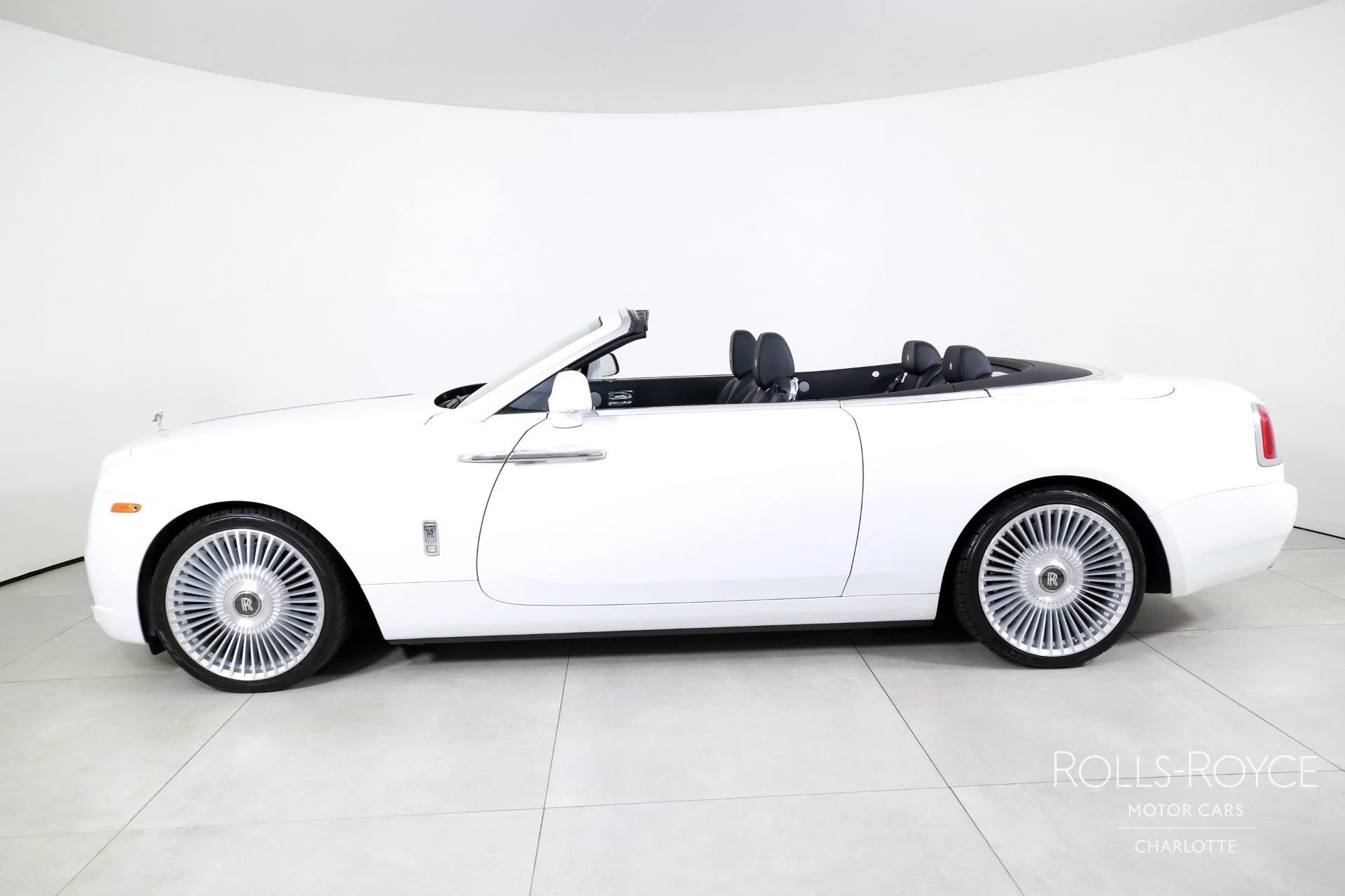 mph002_2059721004_Used_2018_Rolls_Royce_Dawn_1750953521_cd3b339d9c