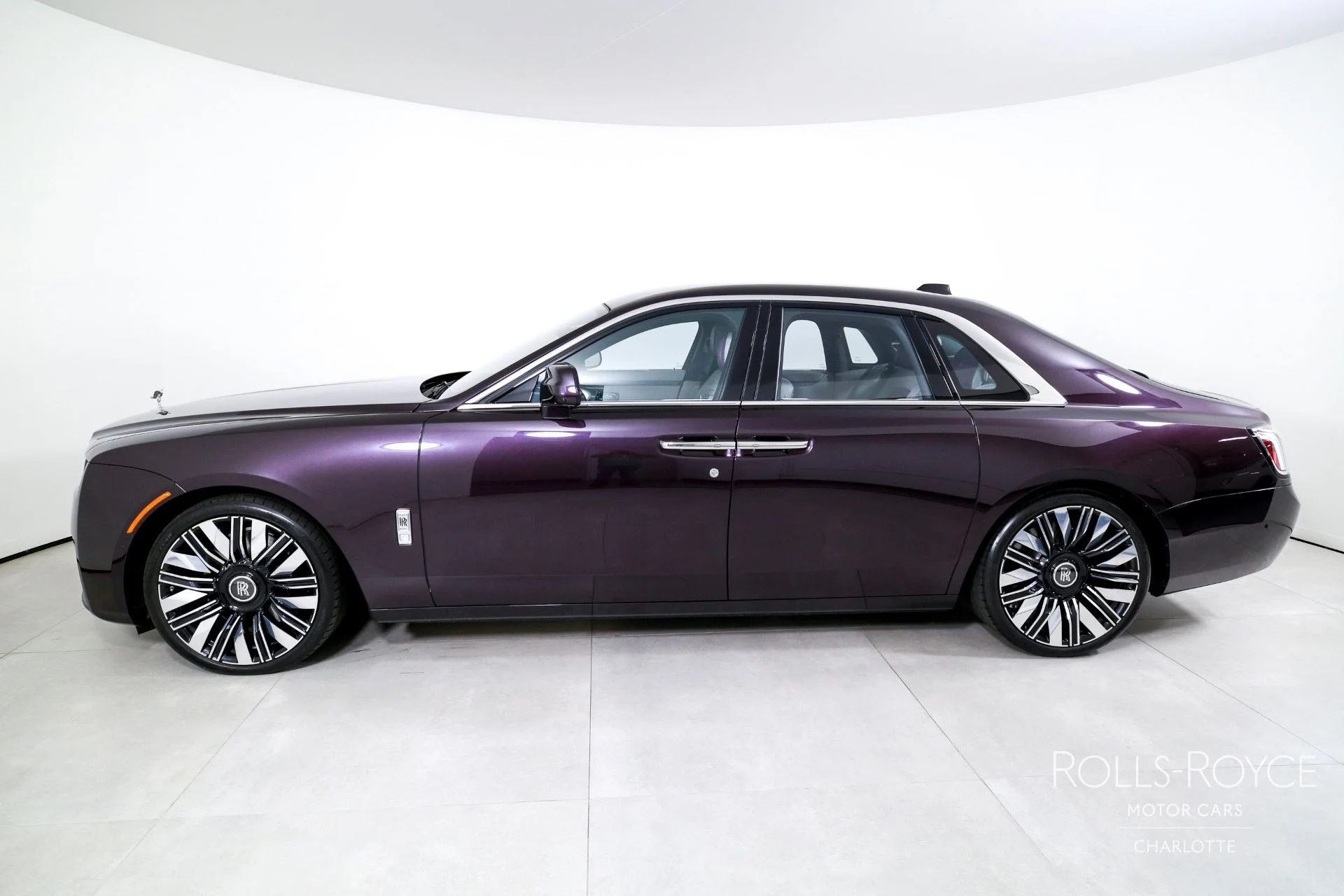 mph002_206532727_Used_2025_Rolls_Royce_Ghost_1759510199_f602a320f7