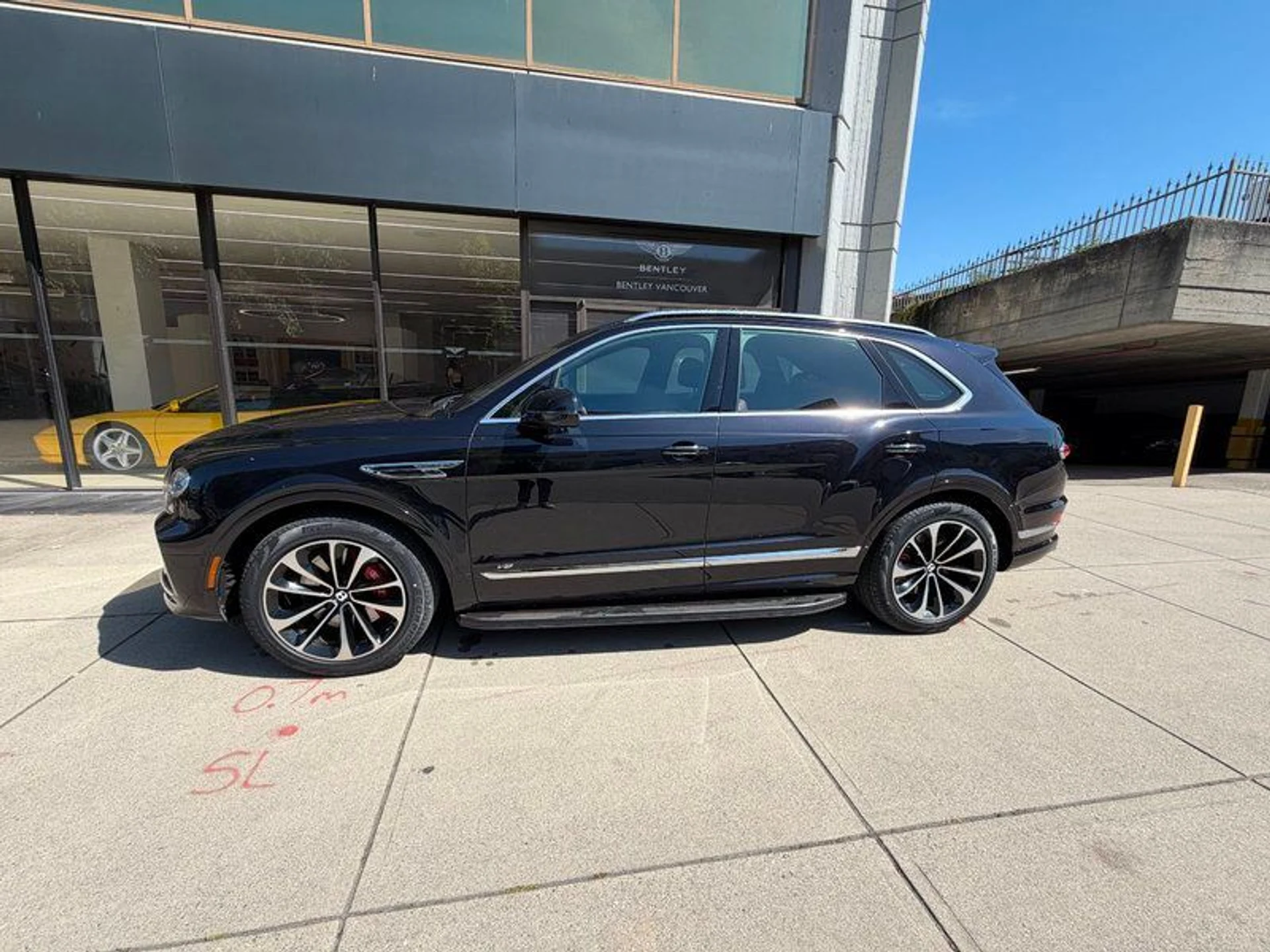 mph002_2066910951_38487562_06685_2021_bentley_bentayga_003_4e574b9aae