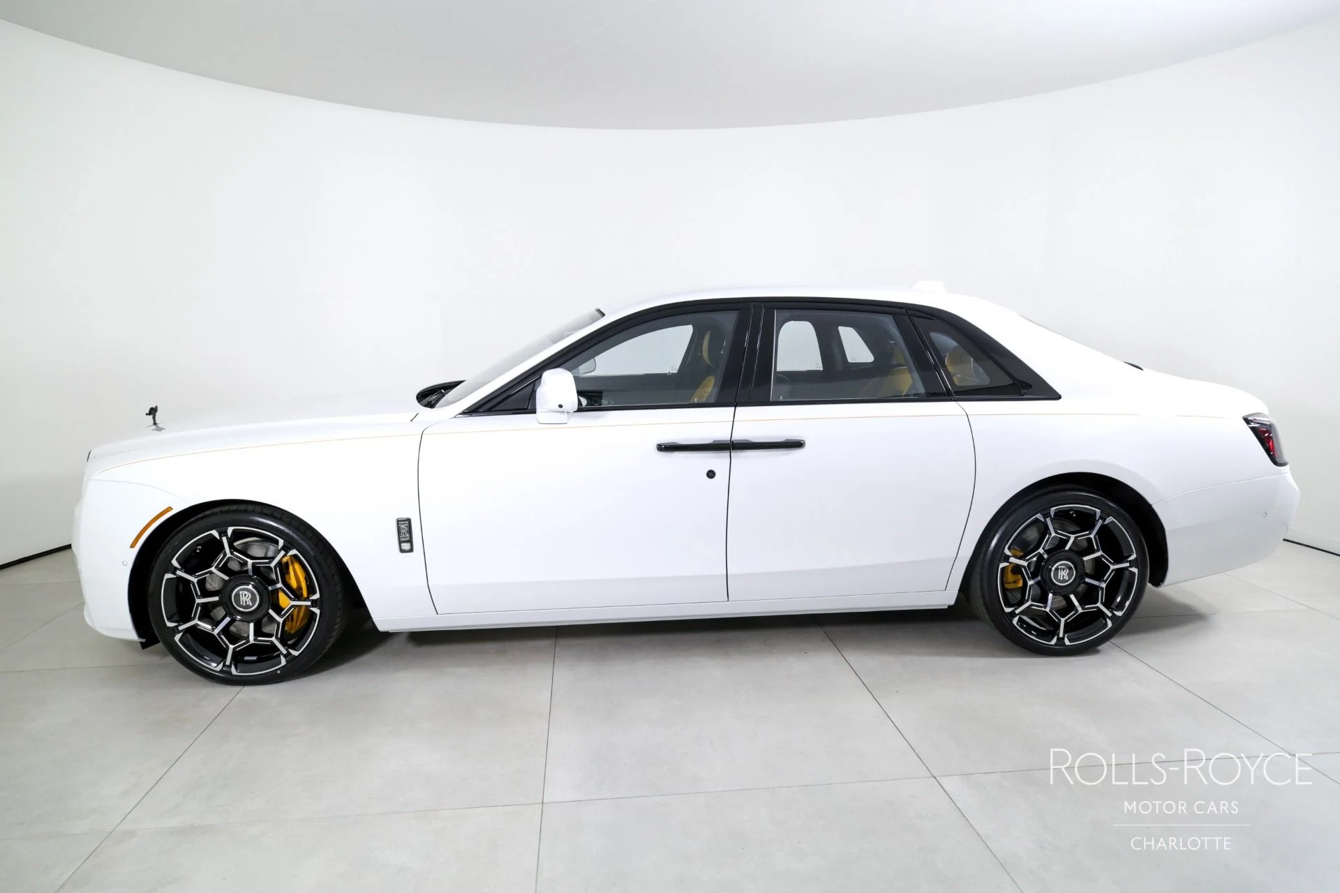 mph002_2074612983_Used_2025_Rolls_Royce_Black_Badge_Ghost_1738883482_f57aa52a75