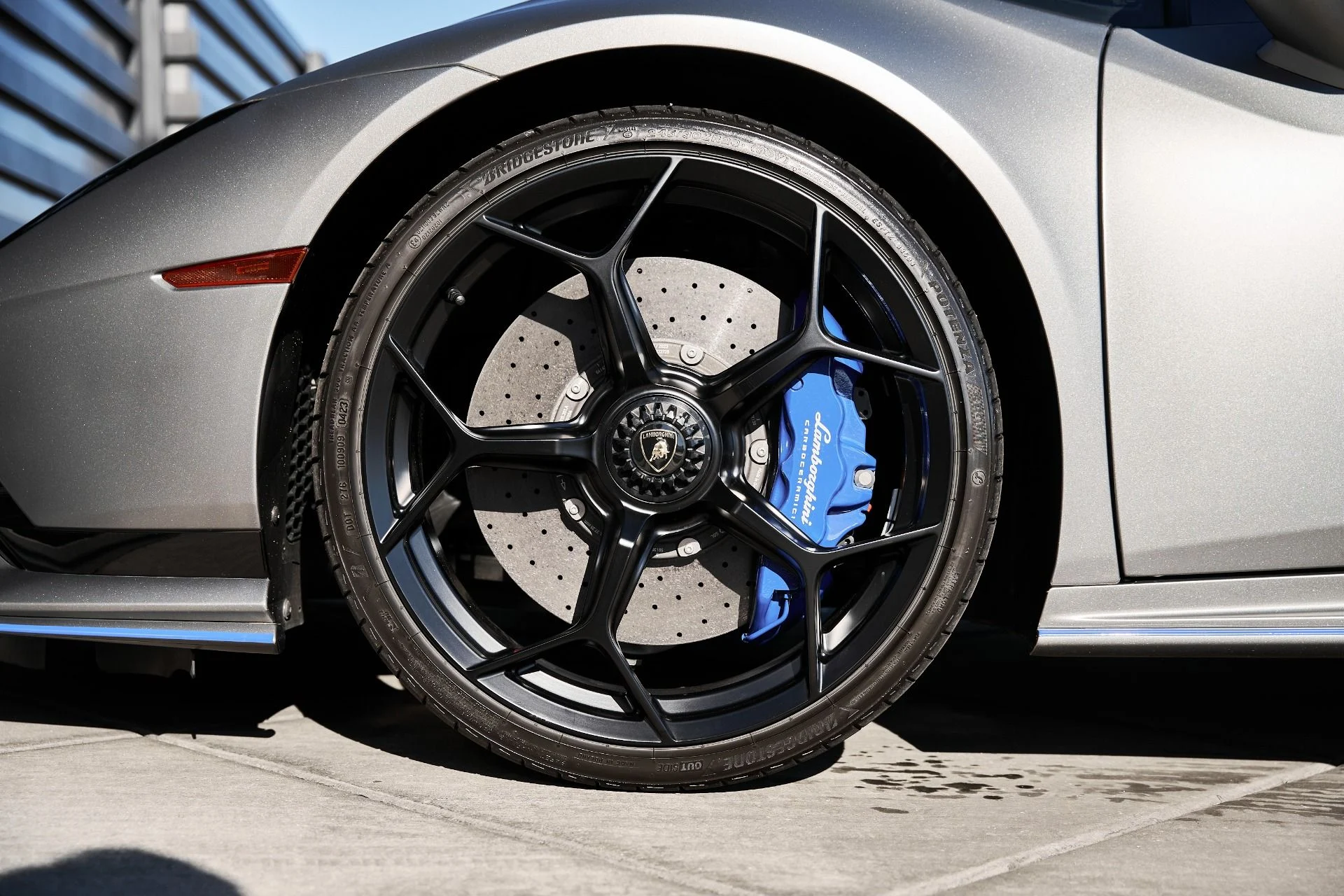 mph002_2077965373_Used_2023_Lamborghini_Huracan_Tecnica_Base_1766024530_c2a6278031