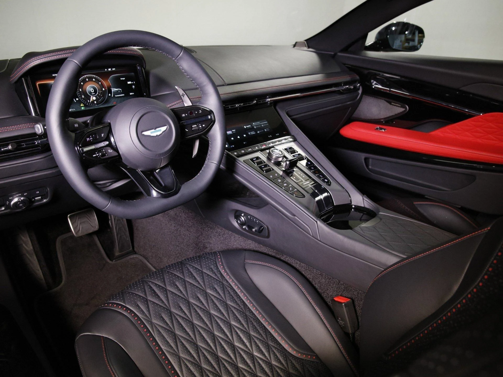 mph002_2083260692_Used_2024_Aston_Martin_DB_12_1758483136_1011567b7b