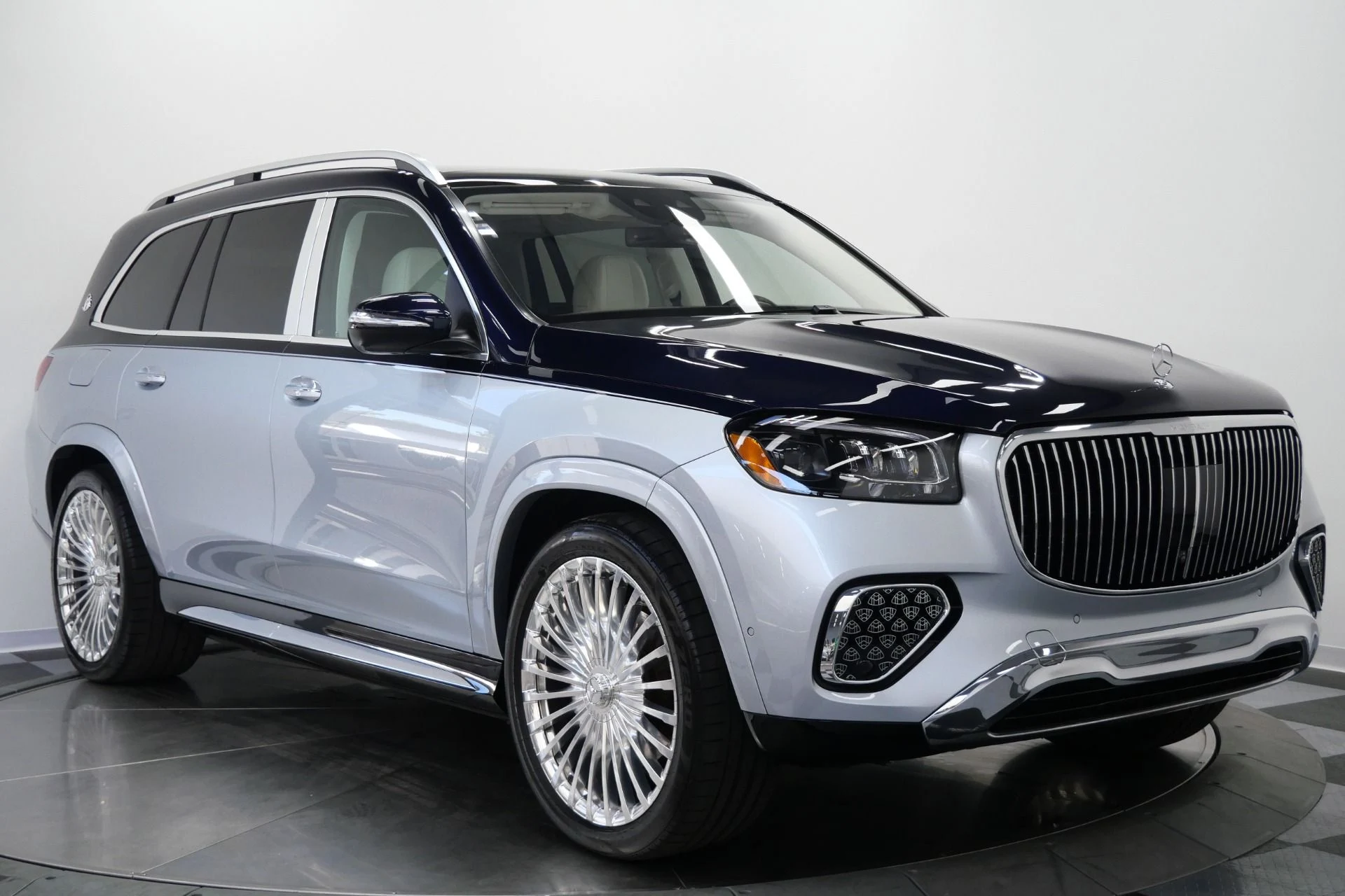 mph002_208419954_Used_2024_Mercedes_Benz_Maybach_GLS_600_4_MATIC_Factory_Two_Tone_paint_Polished_Wheels_Loaded_1774374618_4b46163375