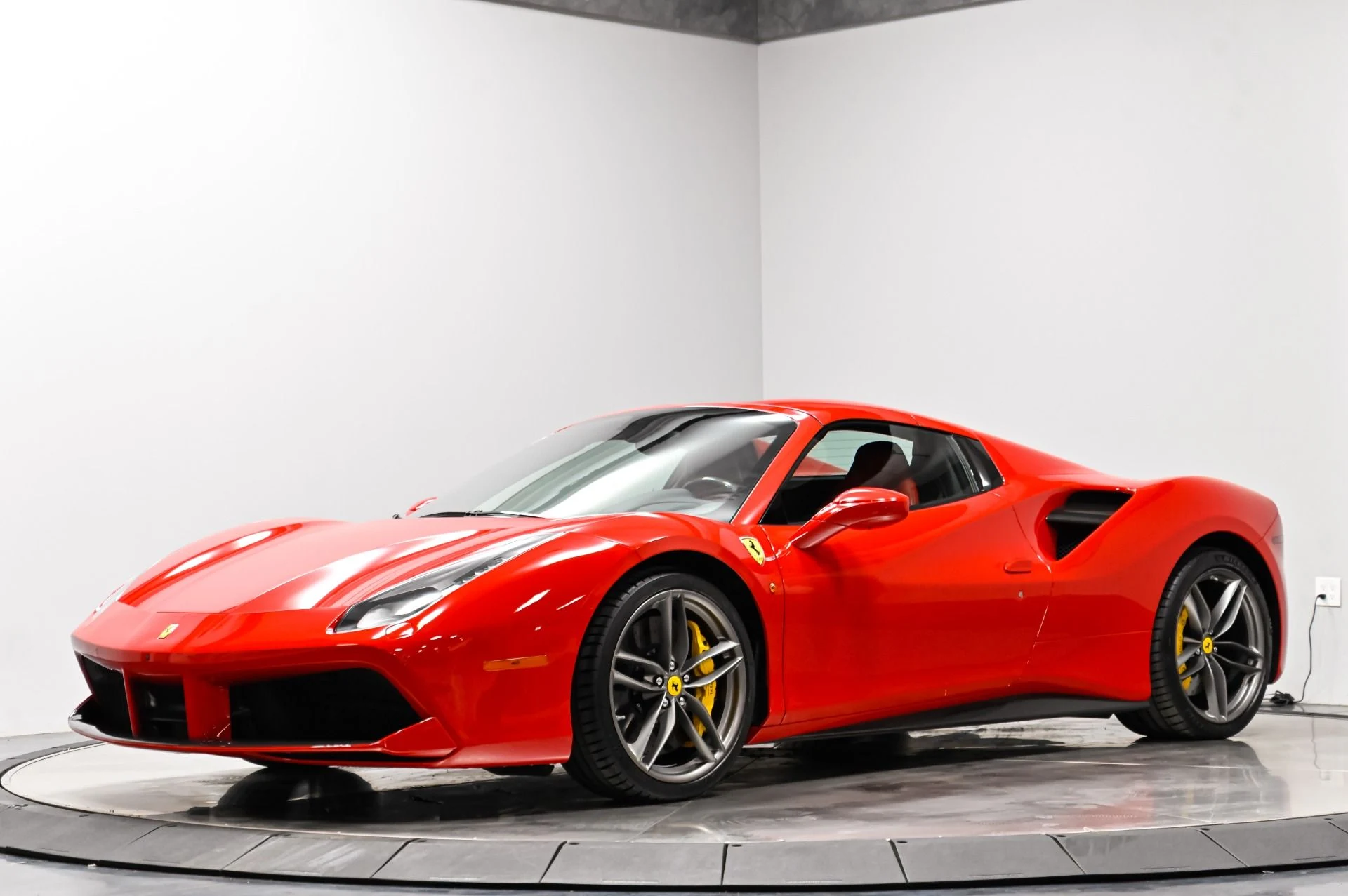 mph002_2084309921_Used_2018_Ferrari_488_Spider_1790619212_a0b7196da9