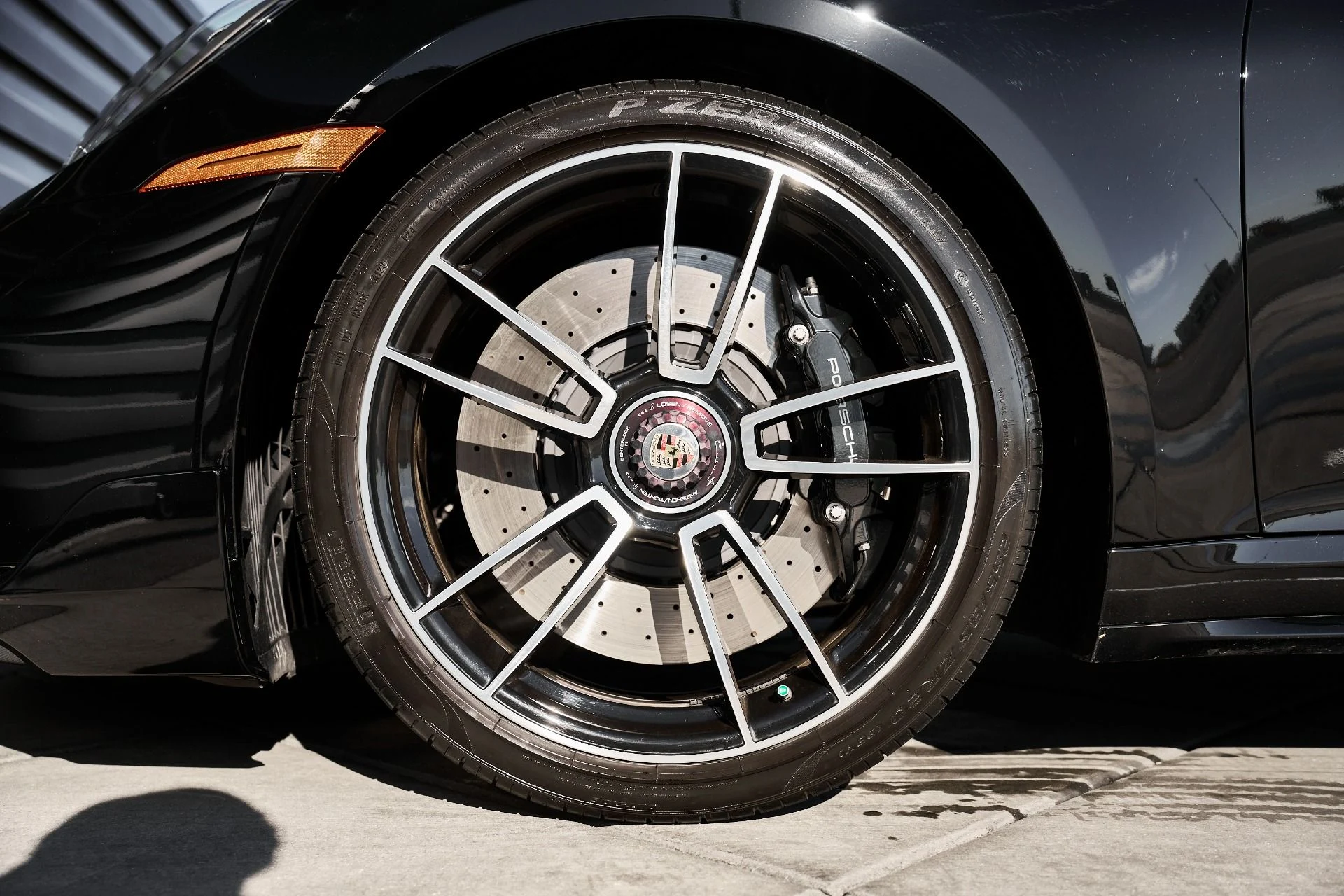 mph002_2086305271_Used_2024_Porsche_911_Turbo_1765937736_cdce51dcc7