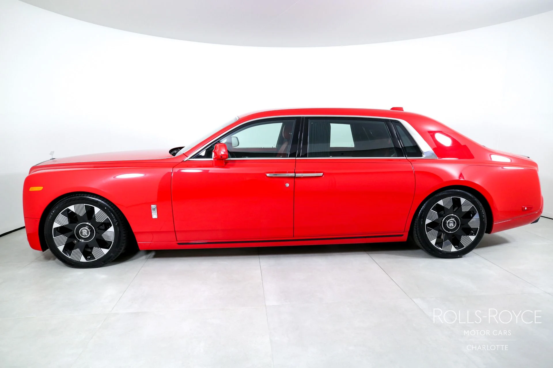 mph002_2089344105_Used_2024_Rolls_Royce_Phantom_EWB_1745331546_5e88ecb7ad