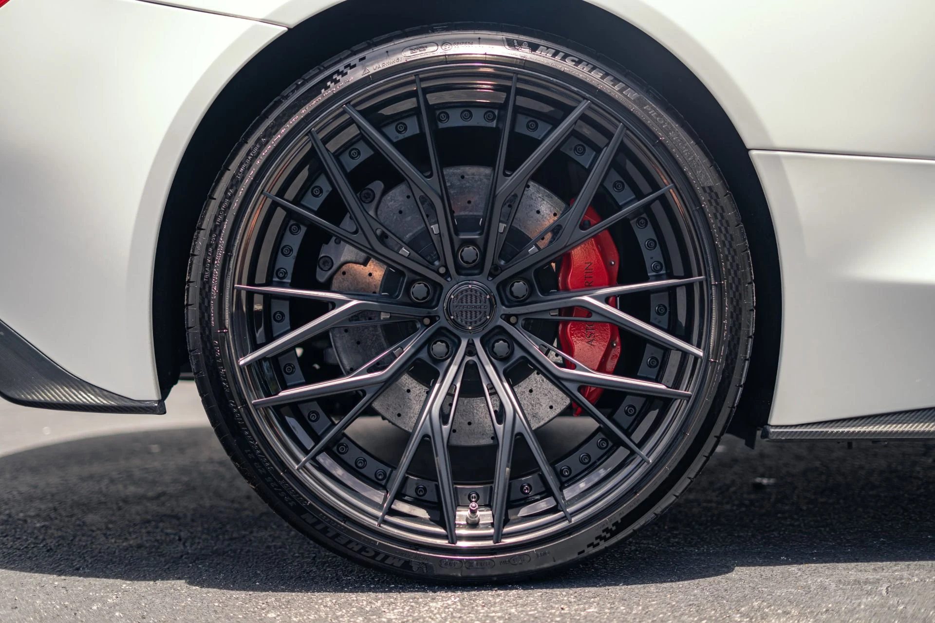 mph002_2093361144_Used_2015_Aston_Martin_Vanquish_Carbon_White_Tasteful_Upgrades_1784056520_918ee31944