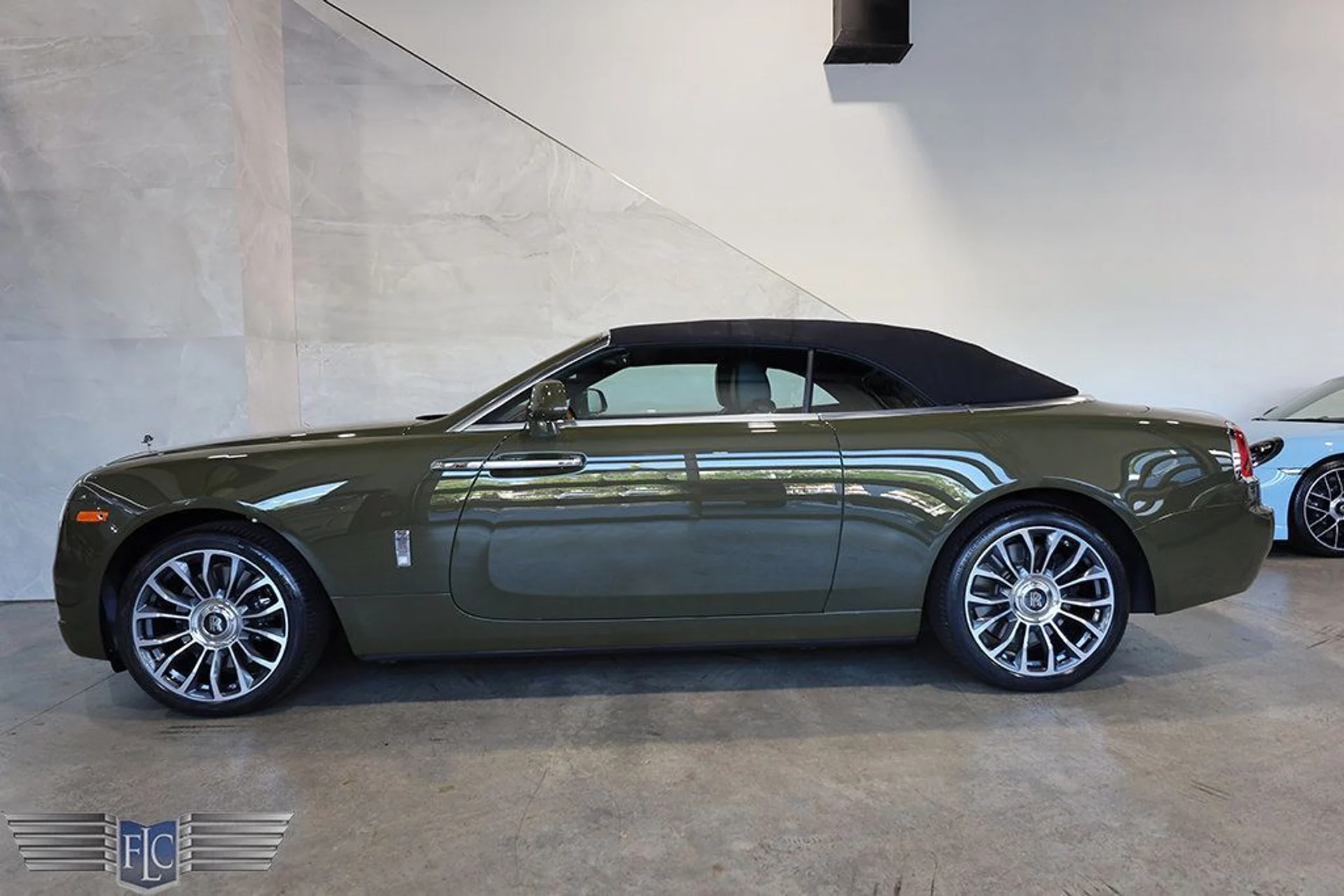 mph002_2103333929_used_2021_rolls_royce_dawn_convertible_9689_23009297_3_1024_fb21a37993