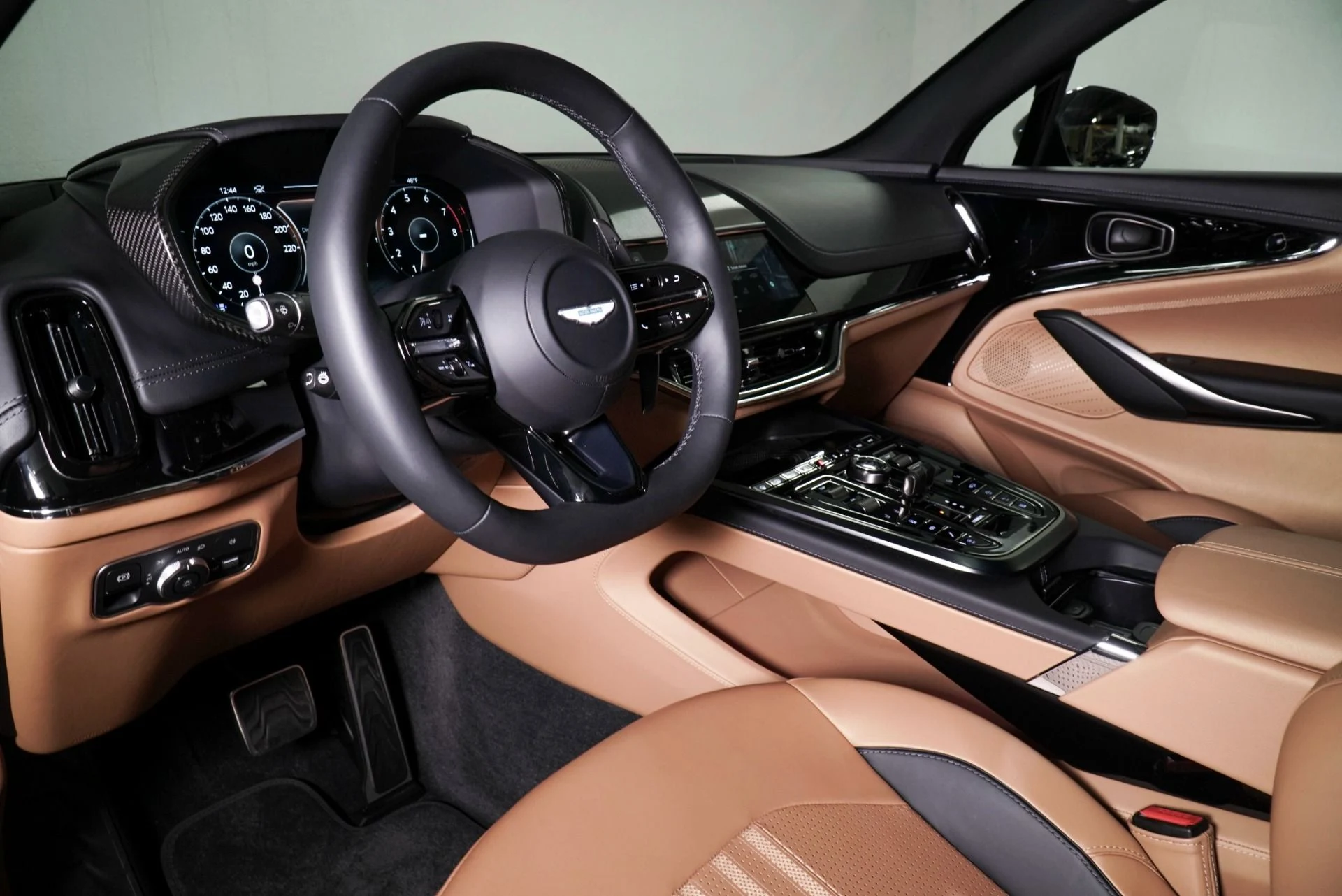 mph002_2108385952_Used_2025_Aston_Martin_DBX_707_1768858107_8c36f3e045