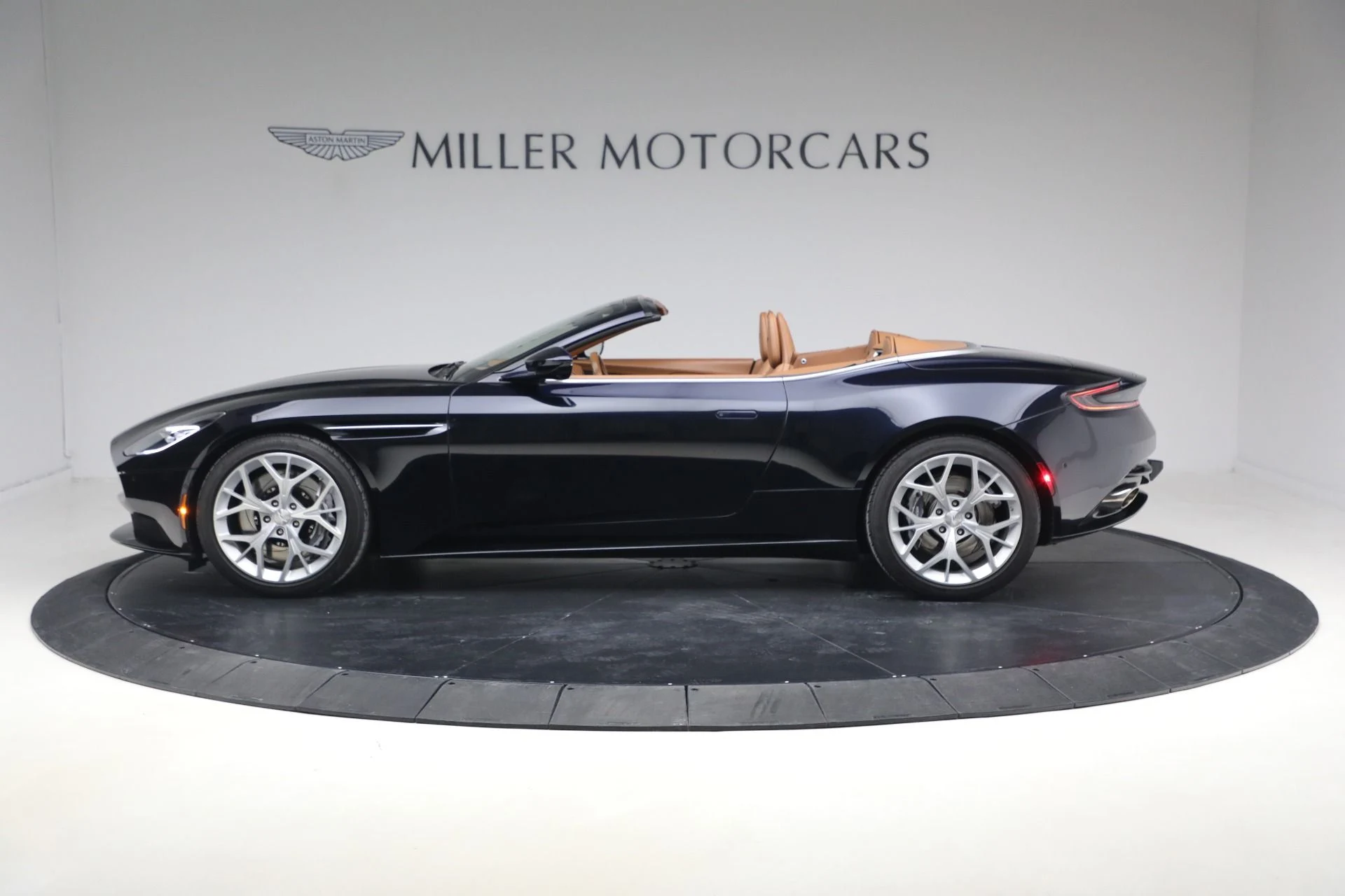 mph002_2108584811_Used_2019_Aston_Martin_DB_11_Volante_1770764888_2b3ce334dc