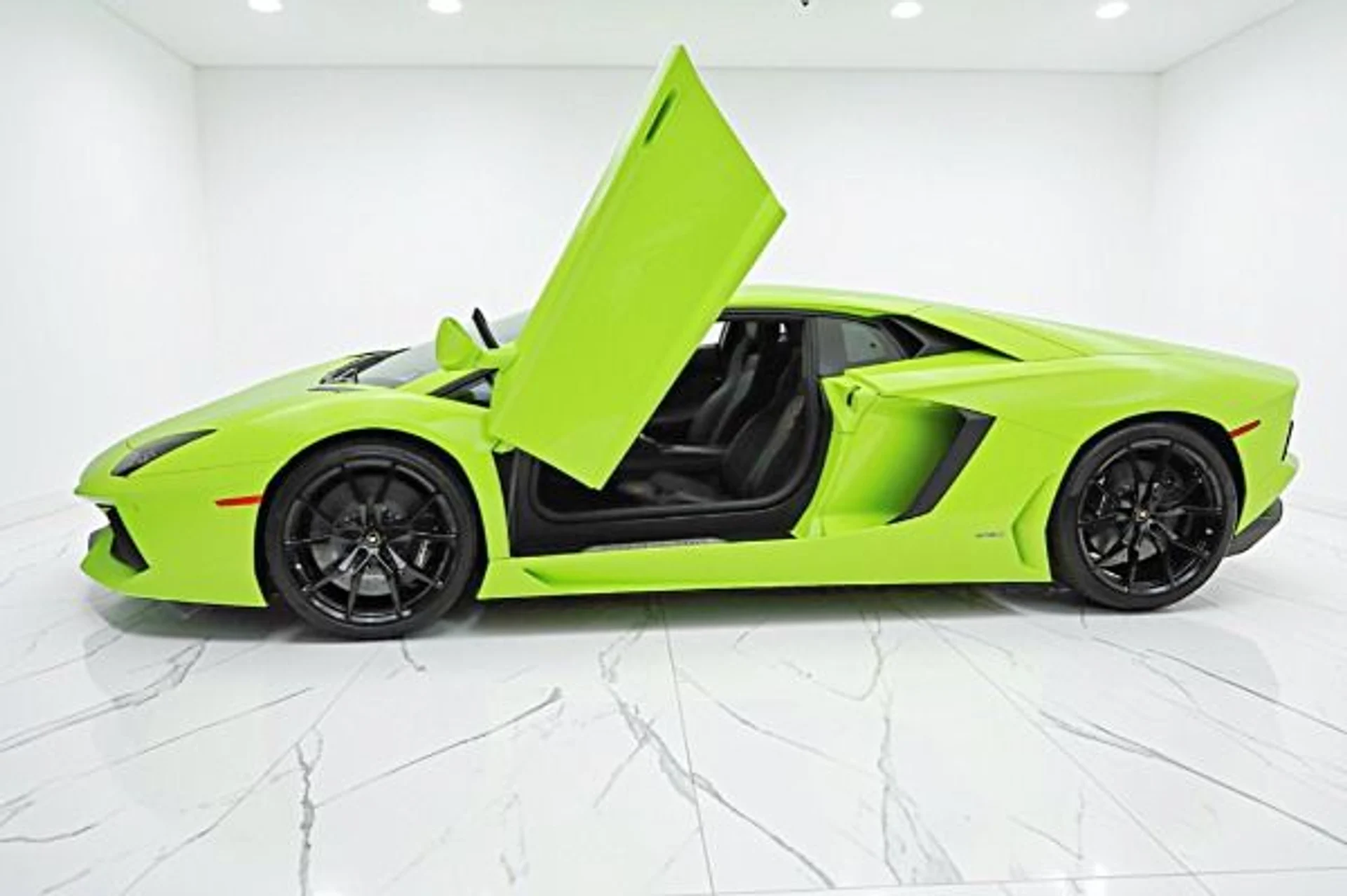 mph002_2113889232_Used_2016_Lamborghini_Aventador_LP_700_4_ddd02a46e9