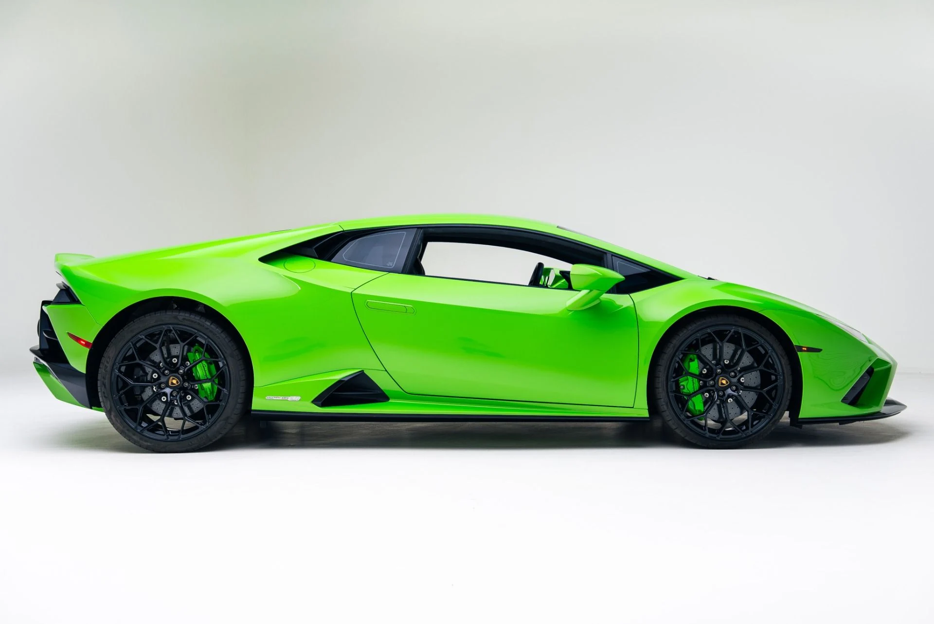 mph002_2117697999_Used_2023_Lamborghini_Huracan_EVO_1765473040_98db622f9c