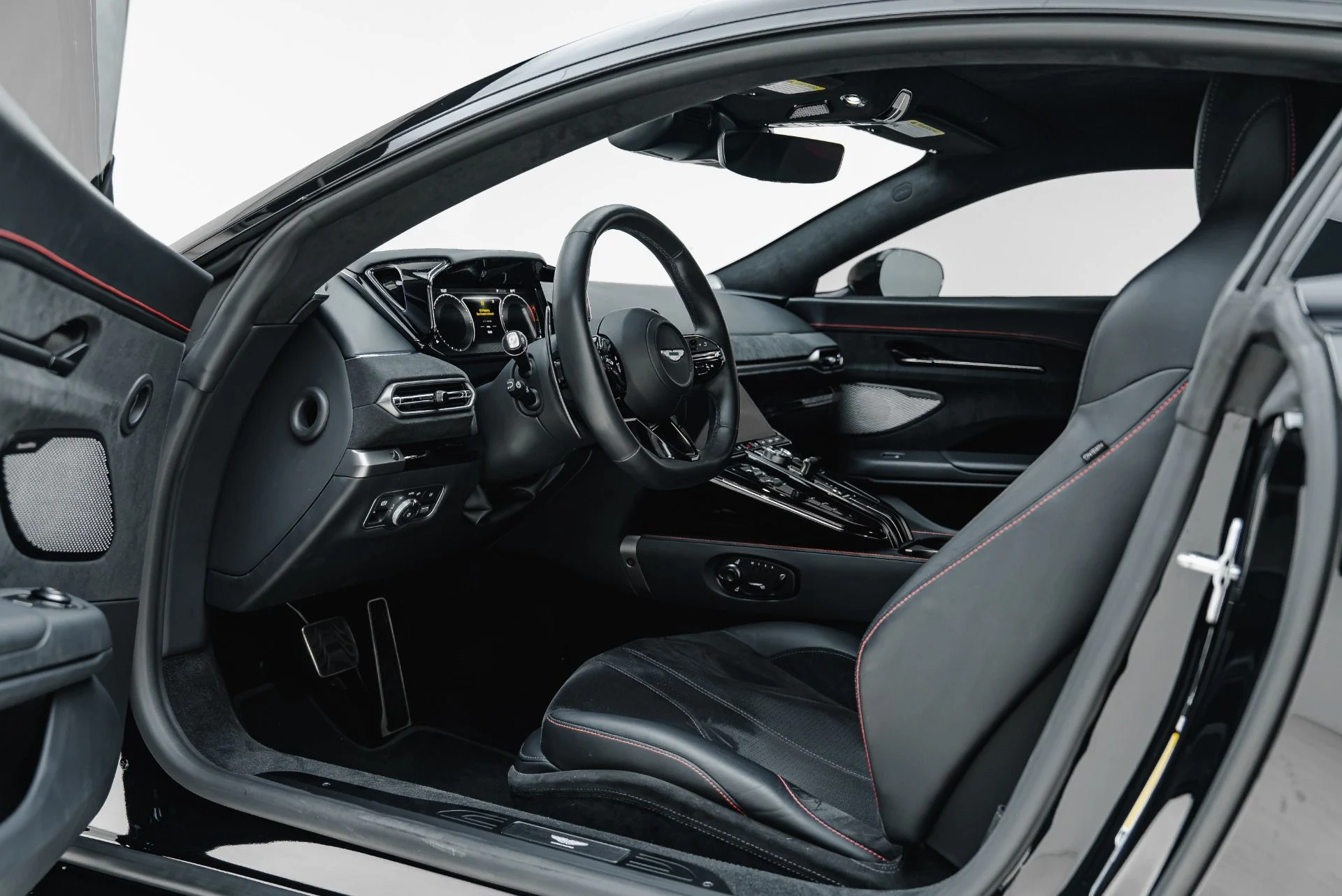 mph002_2118531624_Used_2025_Aston_Martin_Vantage_1790202646_16361b08bc