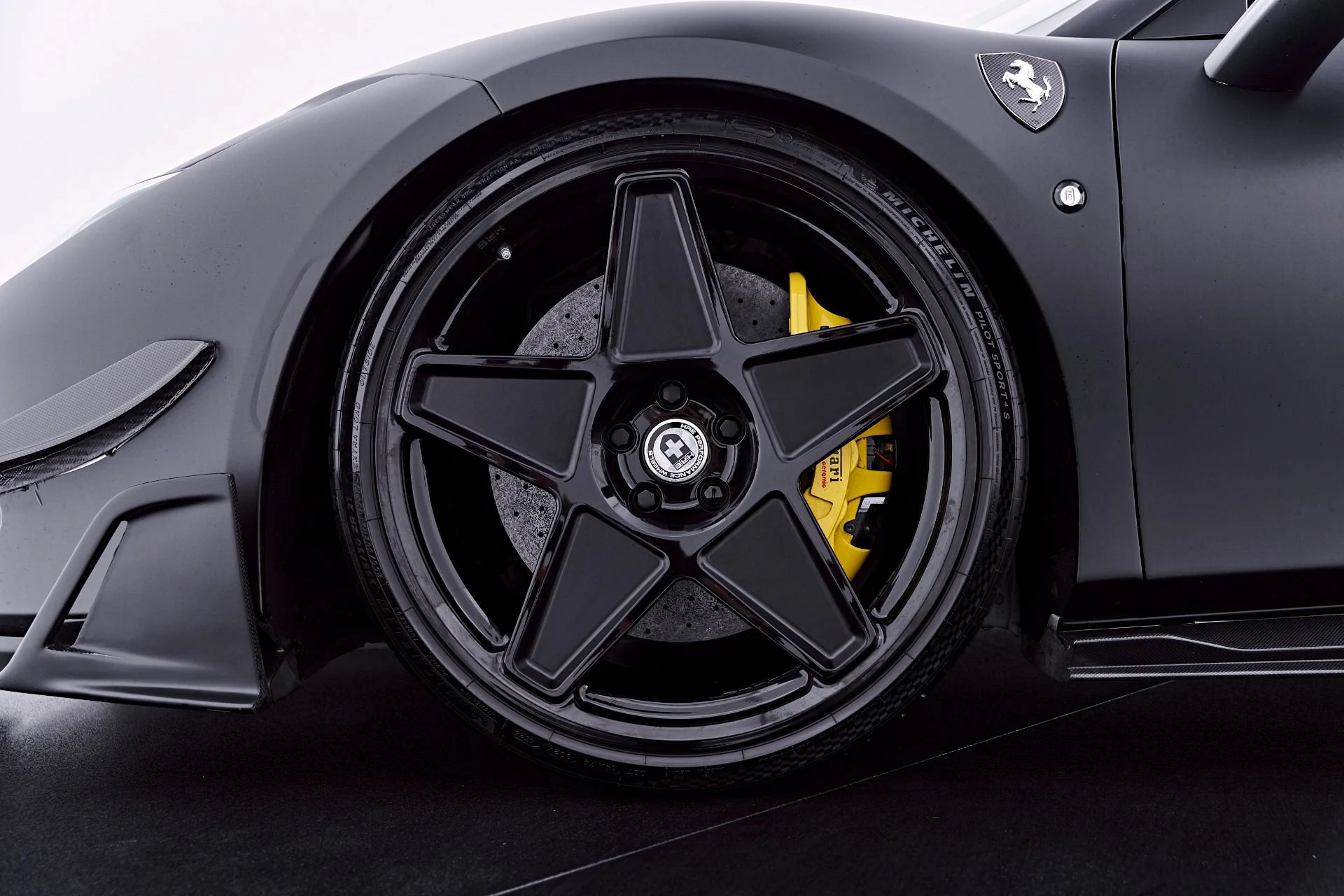 mph002_2119956732_Used_2023_Ferrari_F8_Spider_Base_1783649070_d9b3d6563b