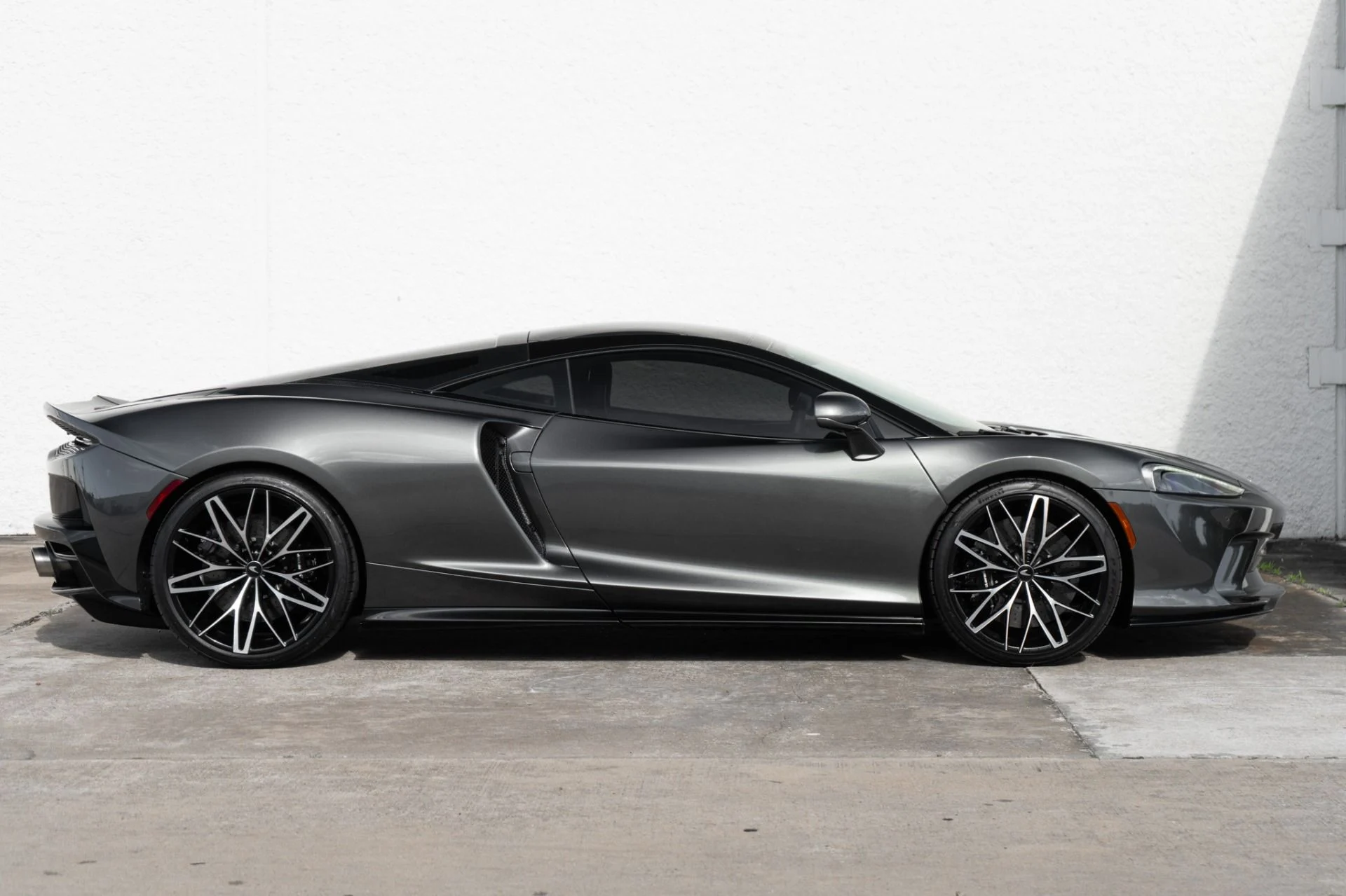 mph002_2126625164_Used_2021_Mc_Laren_GT_1775578978_bc4e1f7105