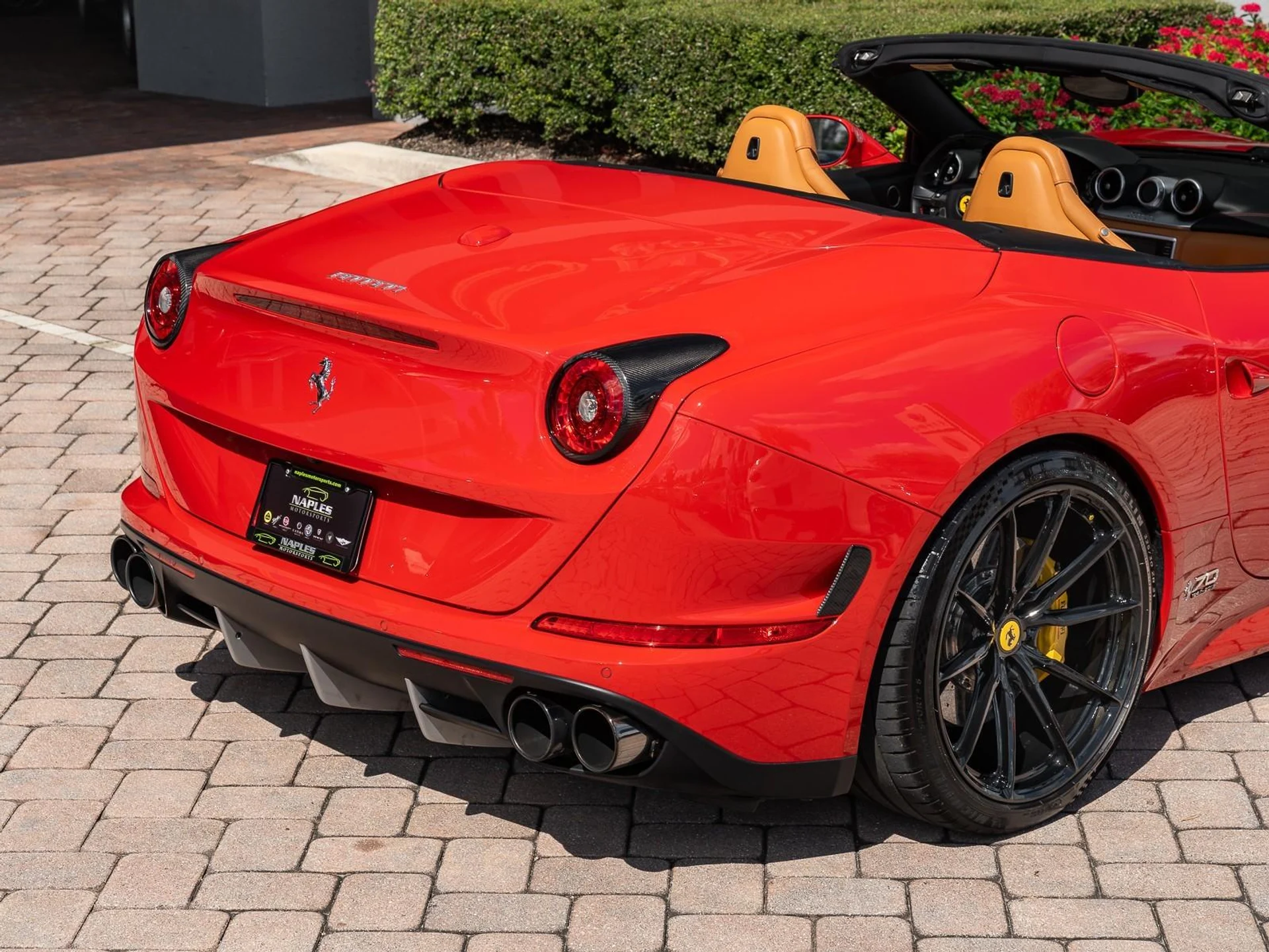 mph002_2129532058_Used_2015_Ferrari_California_T_1761253514_9503bf3a3e