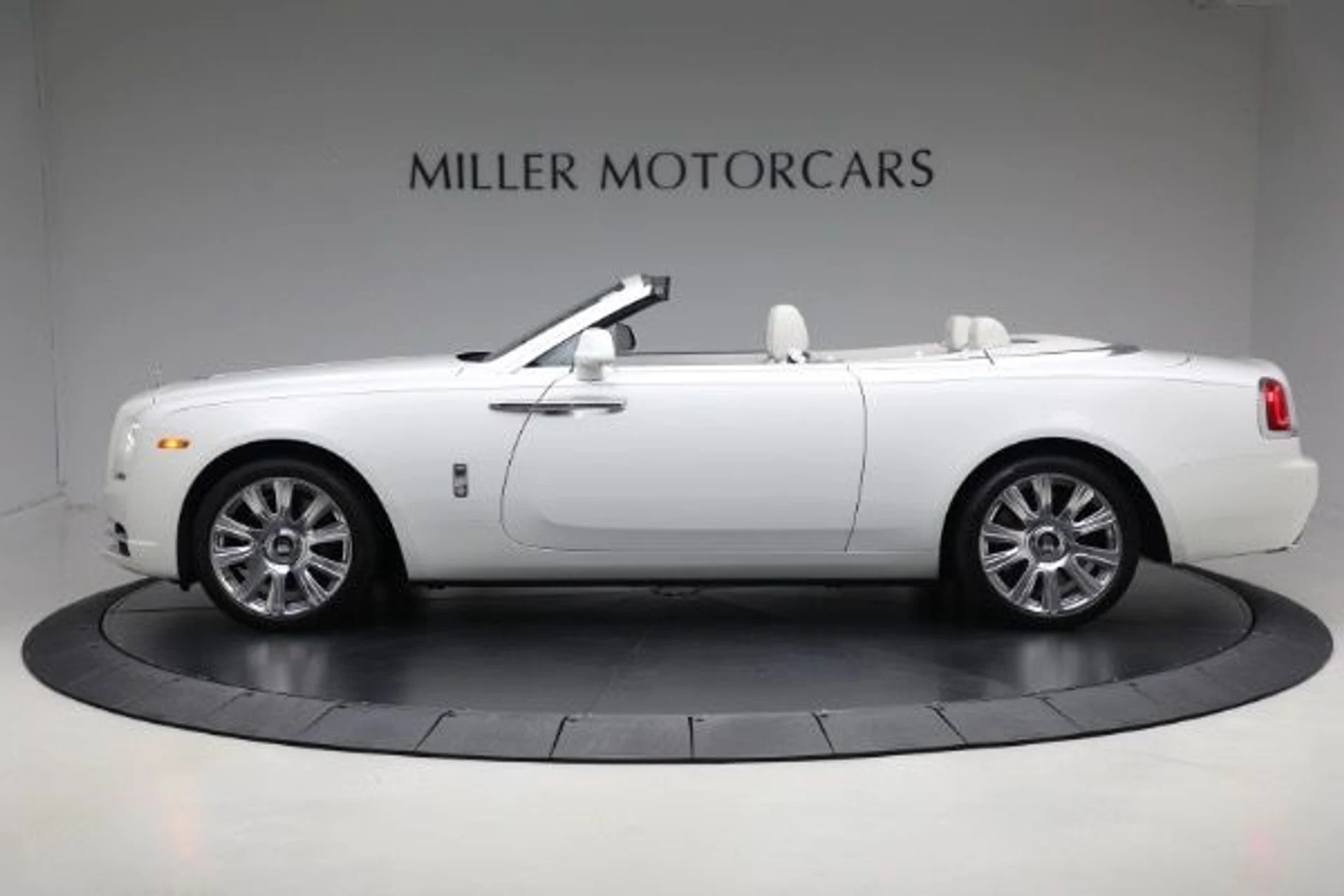 mph002_2133141475_Used_2018_Rolls_Royce_Dawn_1e91c00748