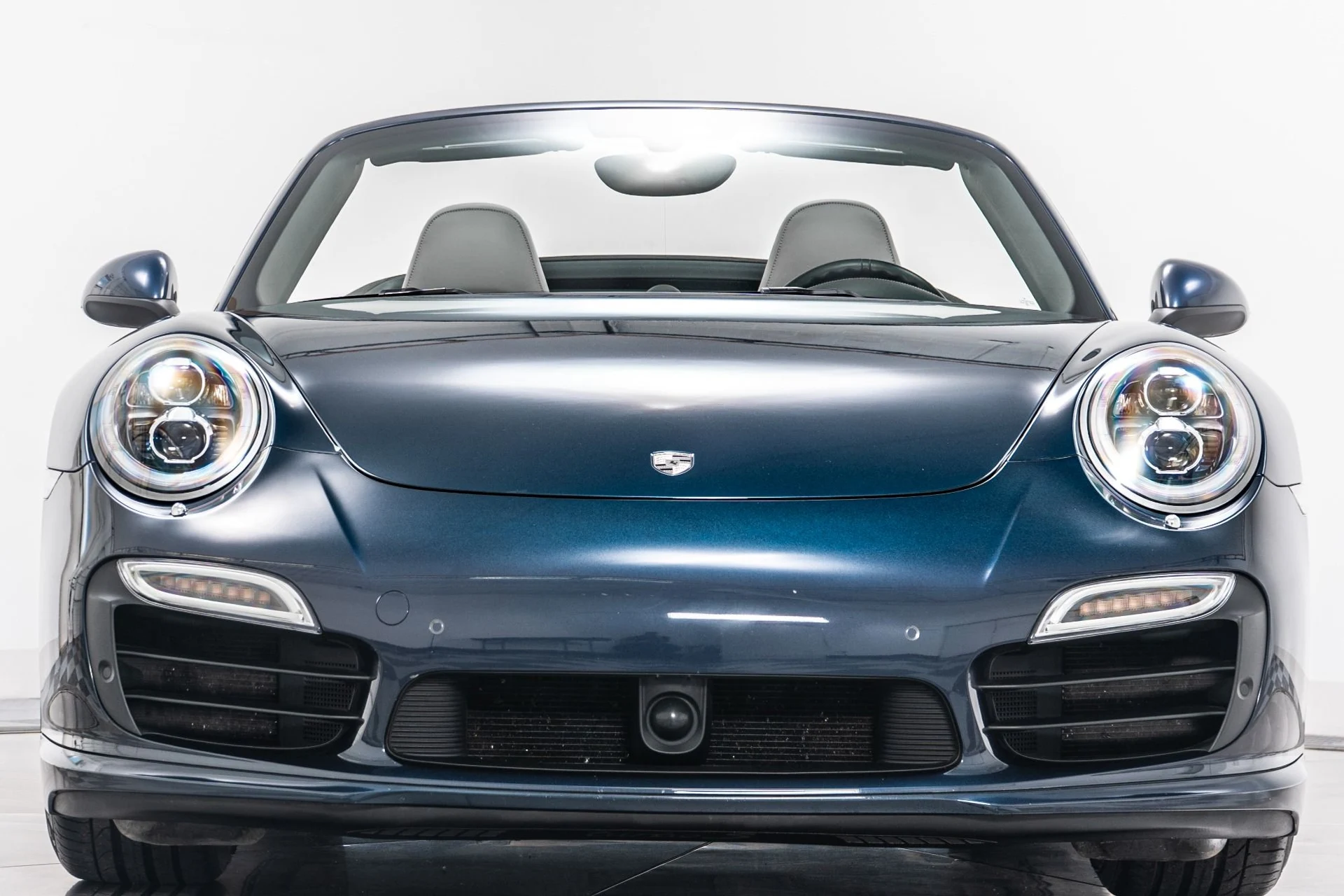 mph002_2134235138_Used_2015_Porsche_911_Turbo_S_Cabriolet_1754336206_8d7ba15a83