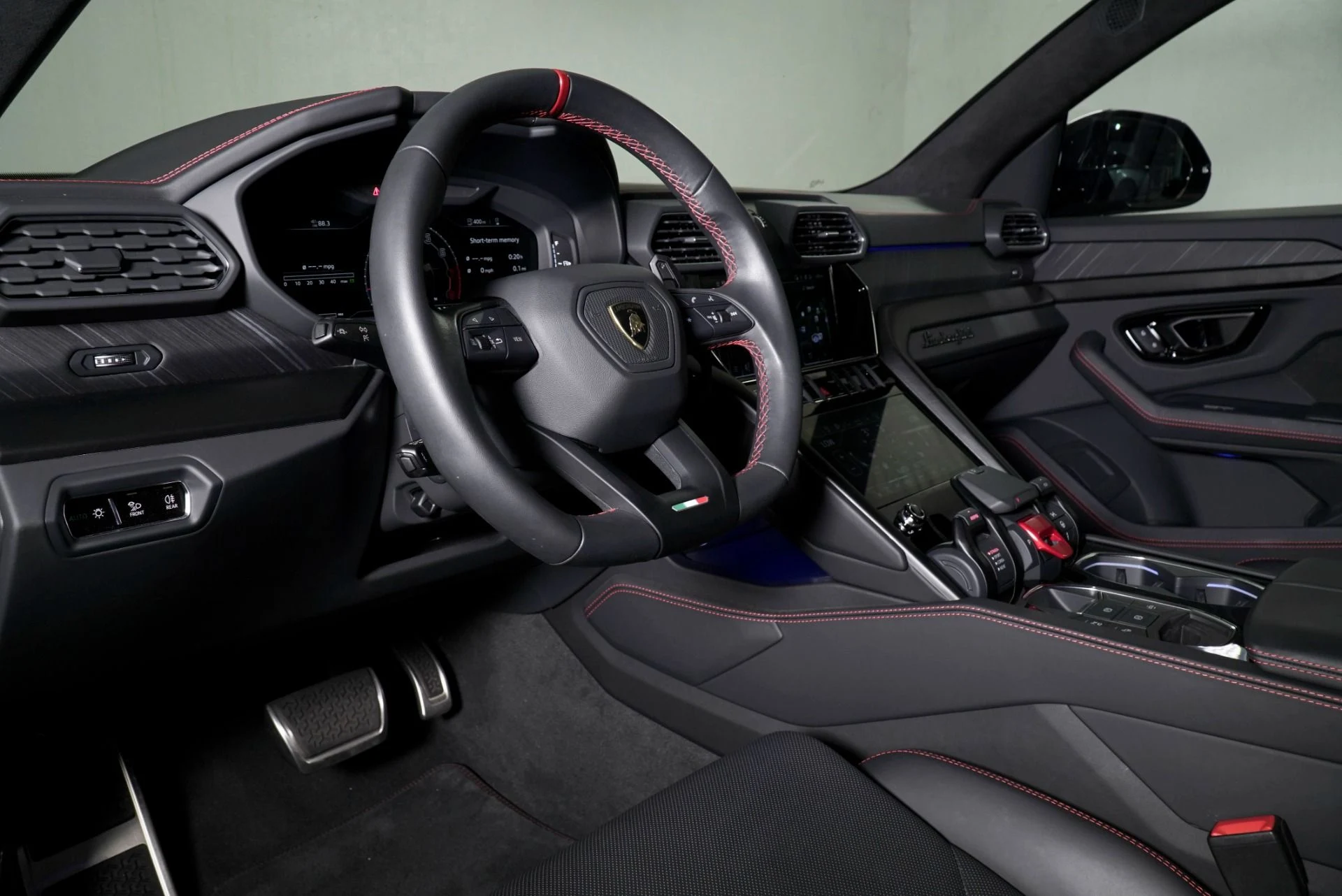 mph002_213915962_Used_2024_Lamborghini_Urus_S_1775152944_3dd4ba8702