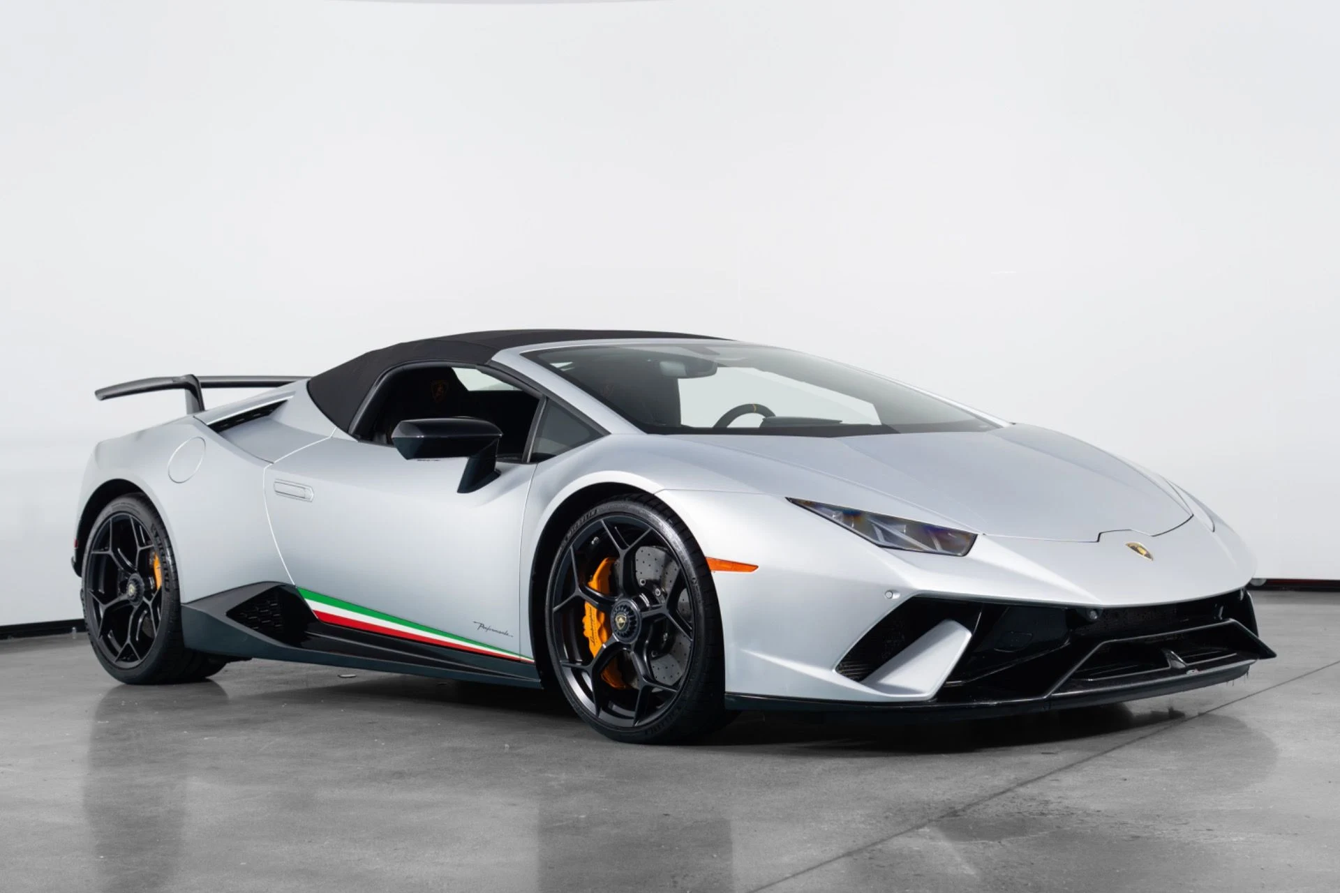 mph002_2139510358_Used_2018_Lamborghini_Huracan_Performante_Spyder_1781732323_00a9b2d75e