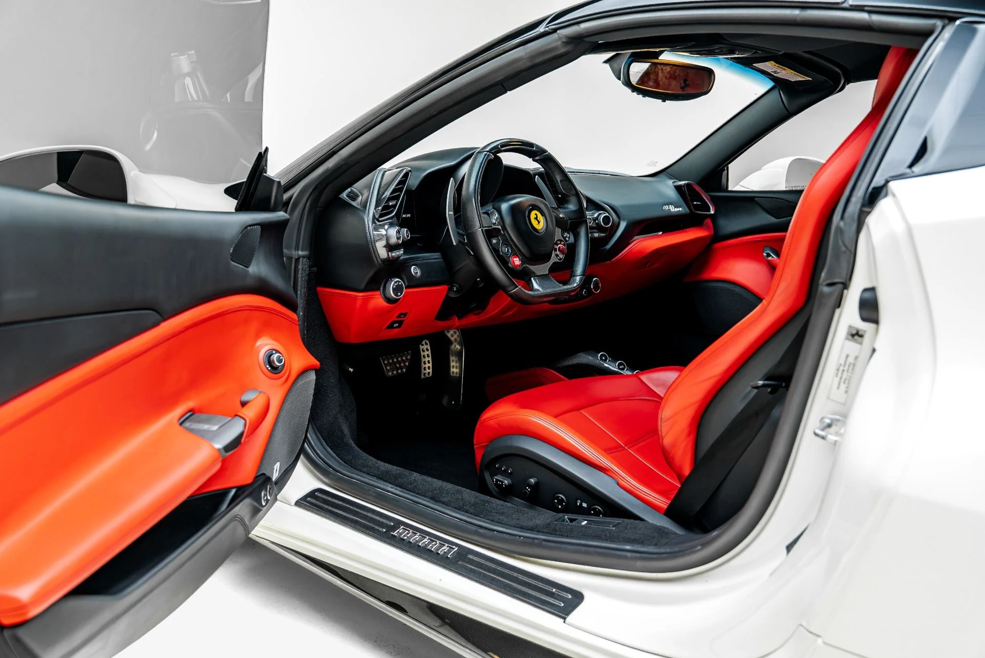 mph002_214048280_Used_2017_Ferrari_488_Spider_1784937283_067521d8c9