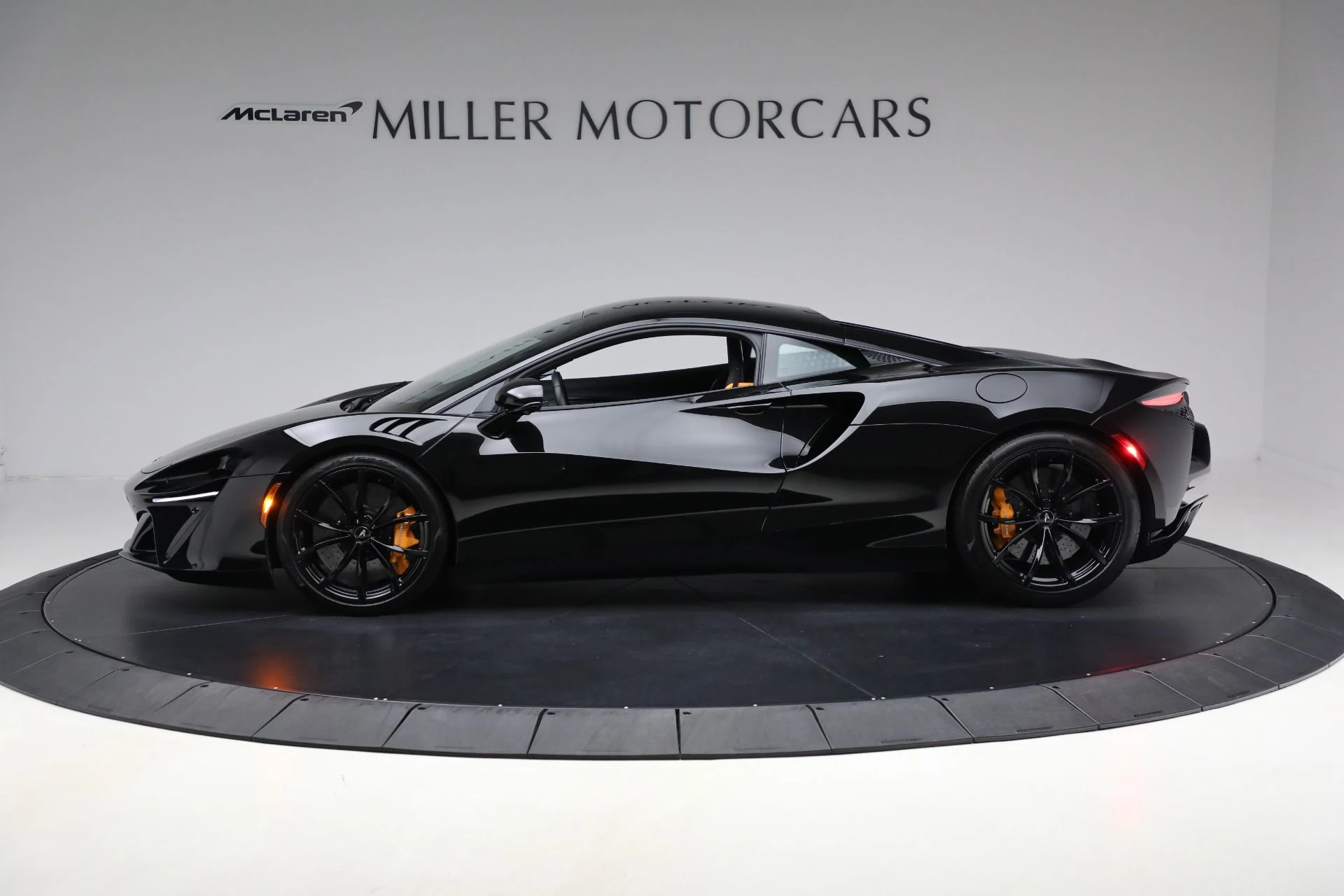 mph002_214575068_Used_2023_Mc_Laren_Artura_3a24153b19