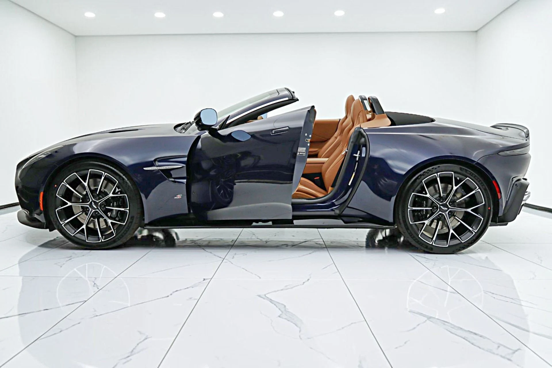 mph002_2153063447_New_2026_Aston_Martin_Vantage_S_Roadster_24c379a9e1