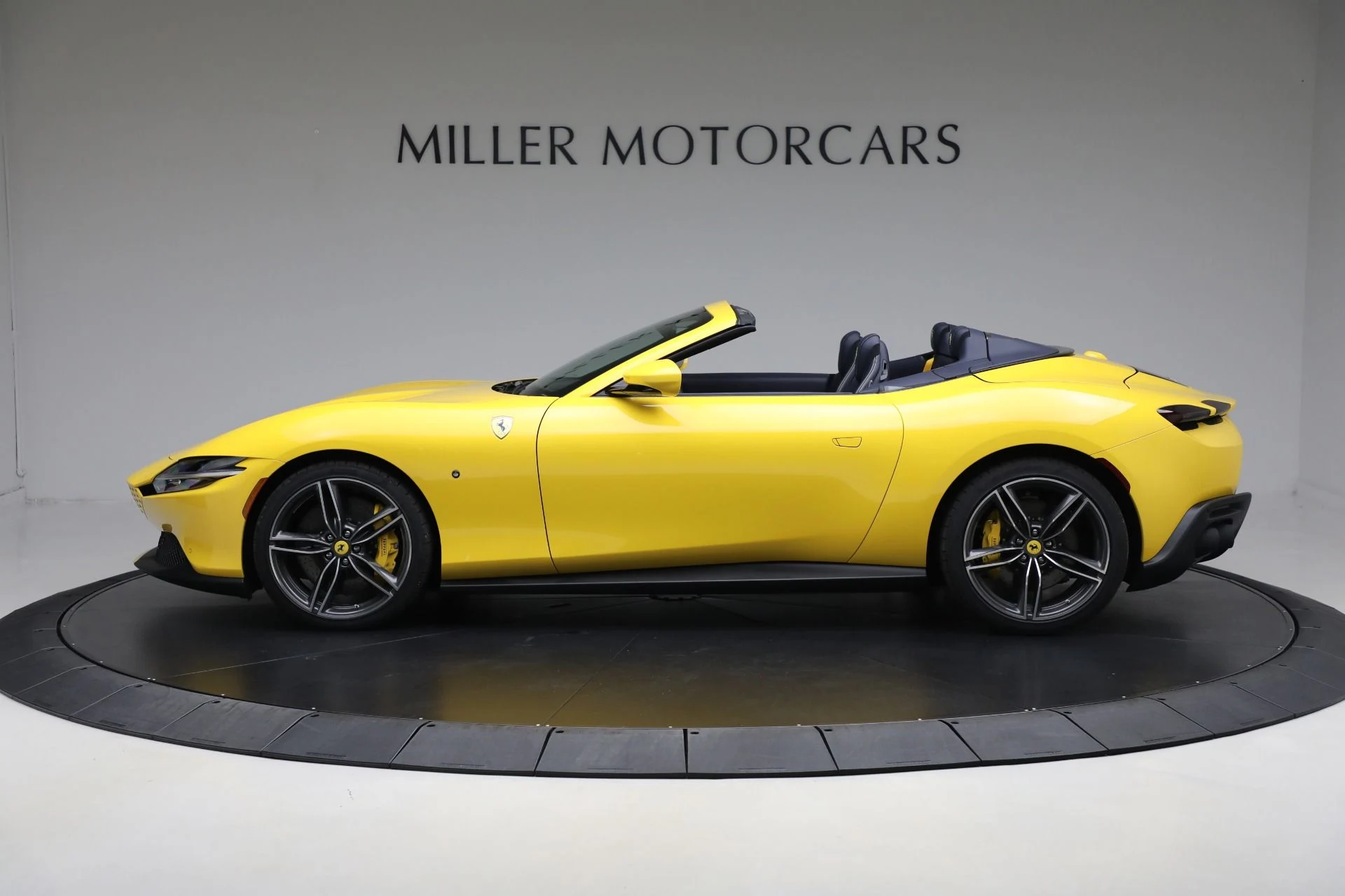 mph002_2159610957_Used_2025_Ferrari_Roma_Spider_1758310814_74834e0f9e