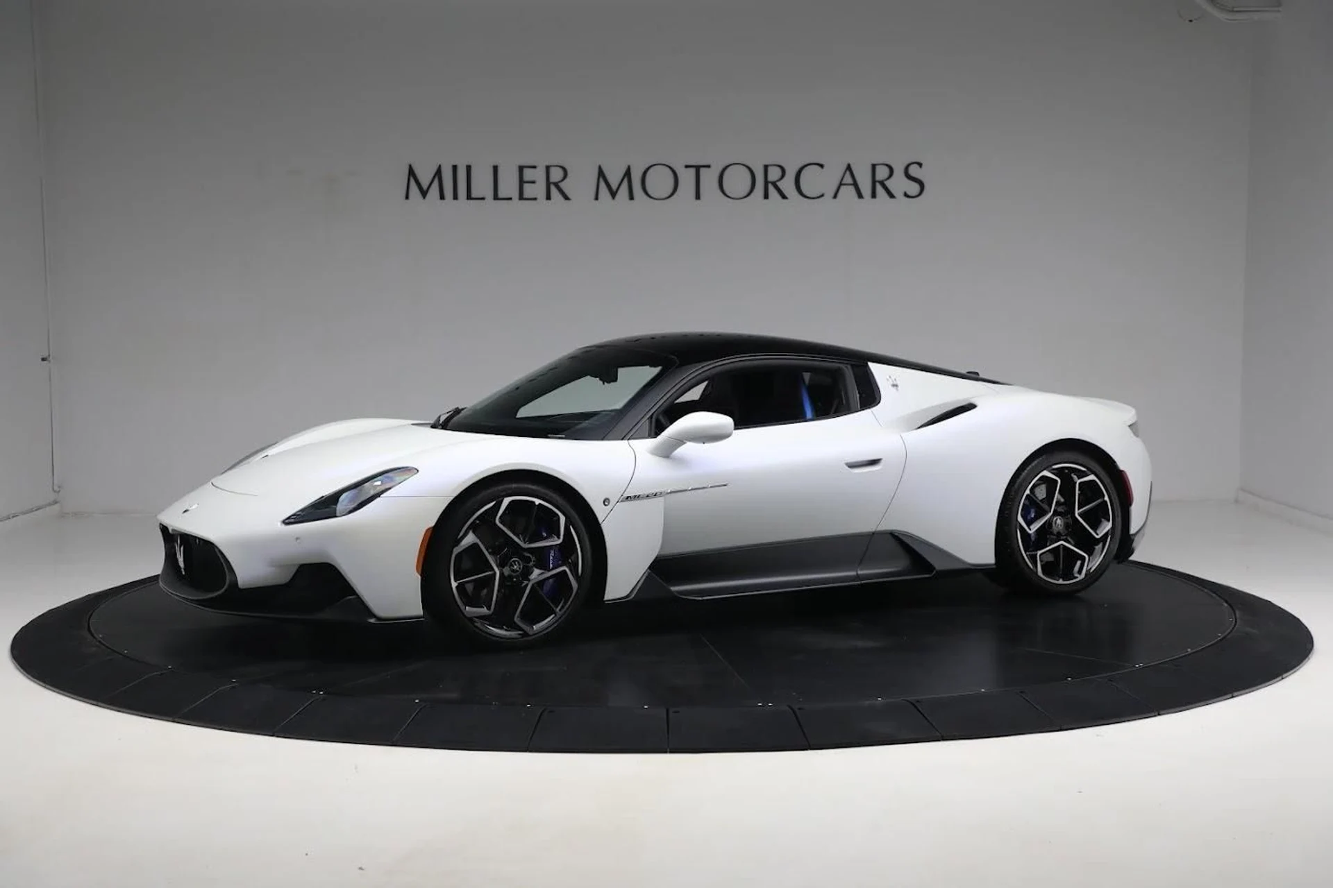 mph002_2164212118_Used_2022_Maserati_MC_20_4d3f463773