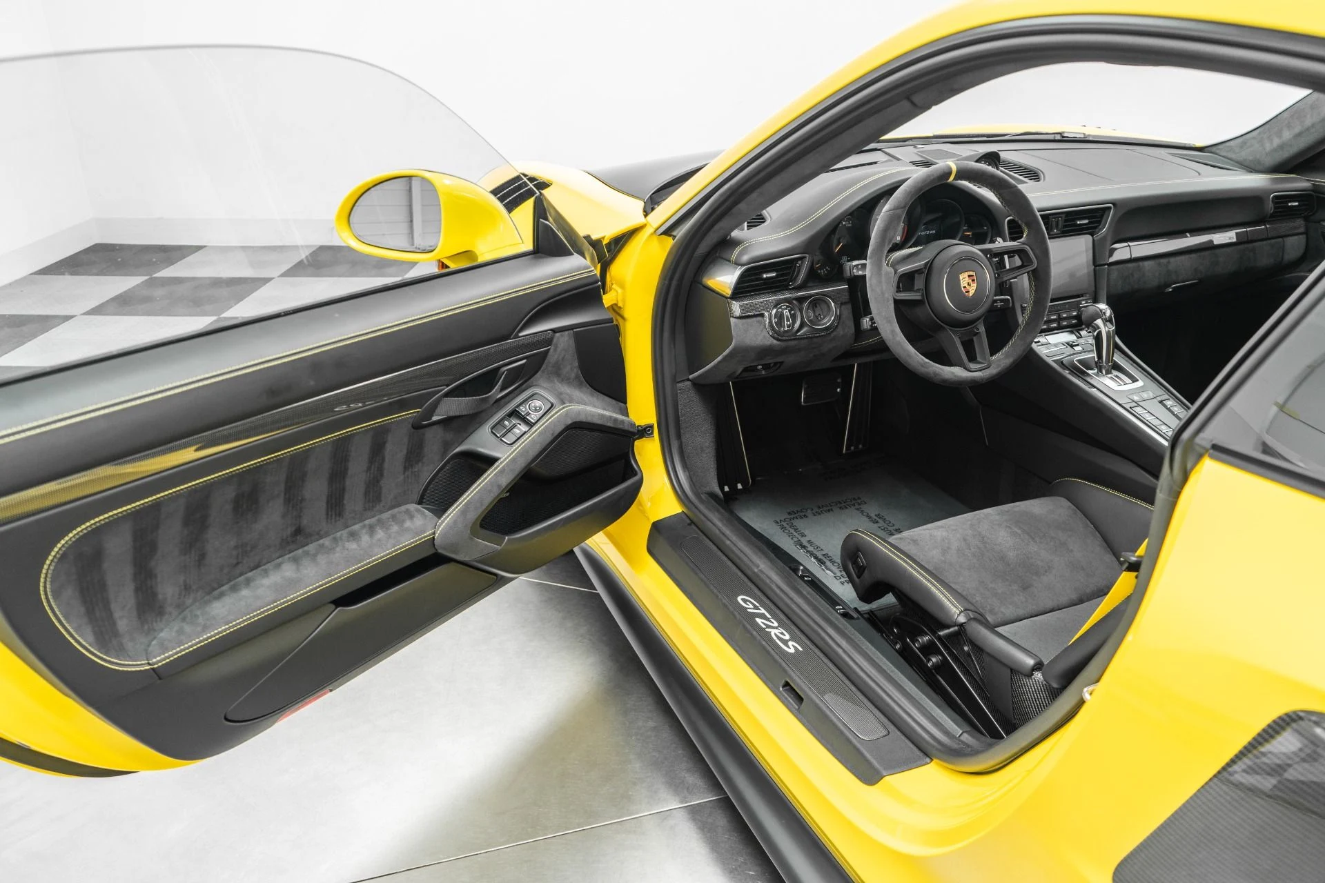 mph002_2169781556_Used_2018_Porsche_911_GT_2_RS_1780955365_b3da29951b