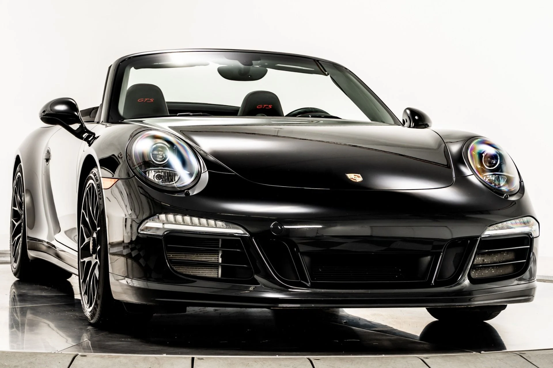 mph002_2173765944_Used_2016_Porsche_911_Carrera_GTS_Cabriolet_1758127640_5d31ddfb88