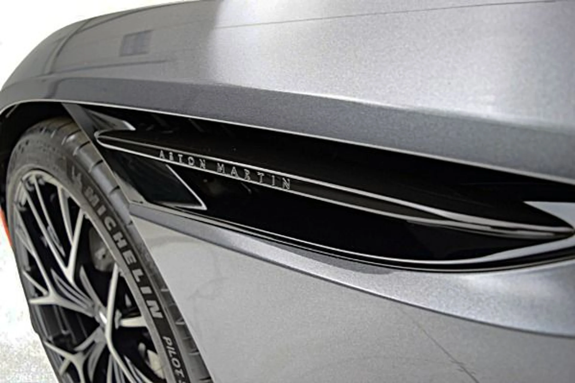 mph002_2177021130_Used_2024_Aston_Martin_DB_12_Coupe_b402b84fd9
