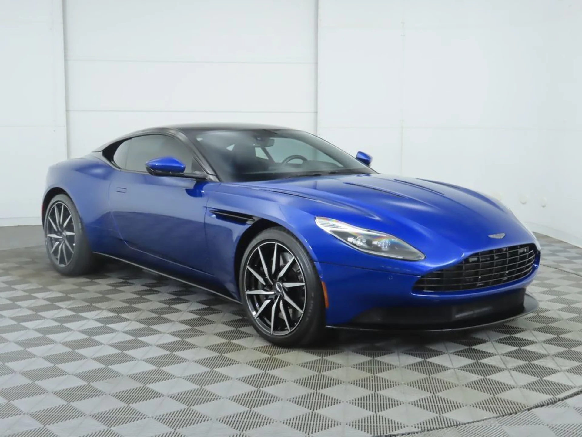 mph002_2179875576_used_2018_aston_martin_db11_v12coupe_8119_22975098_3_1024_742a8f60f1