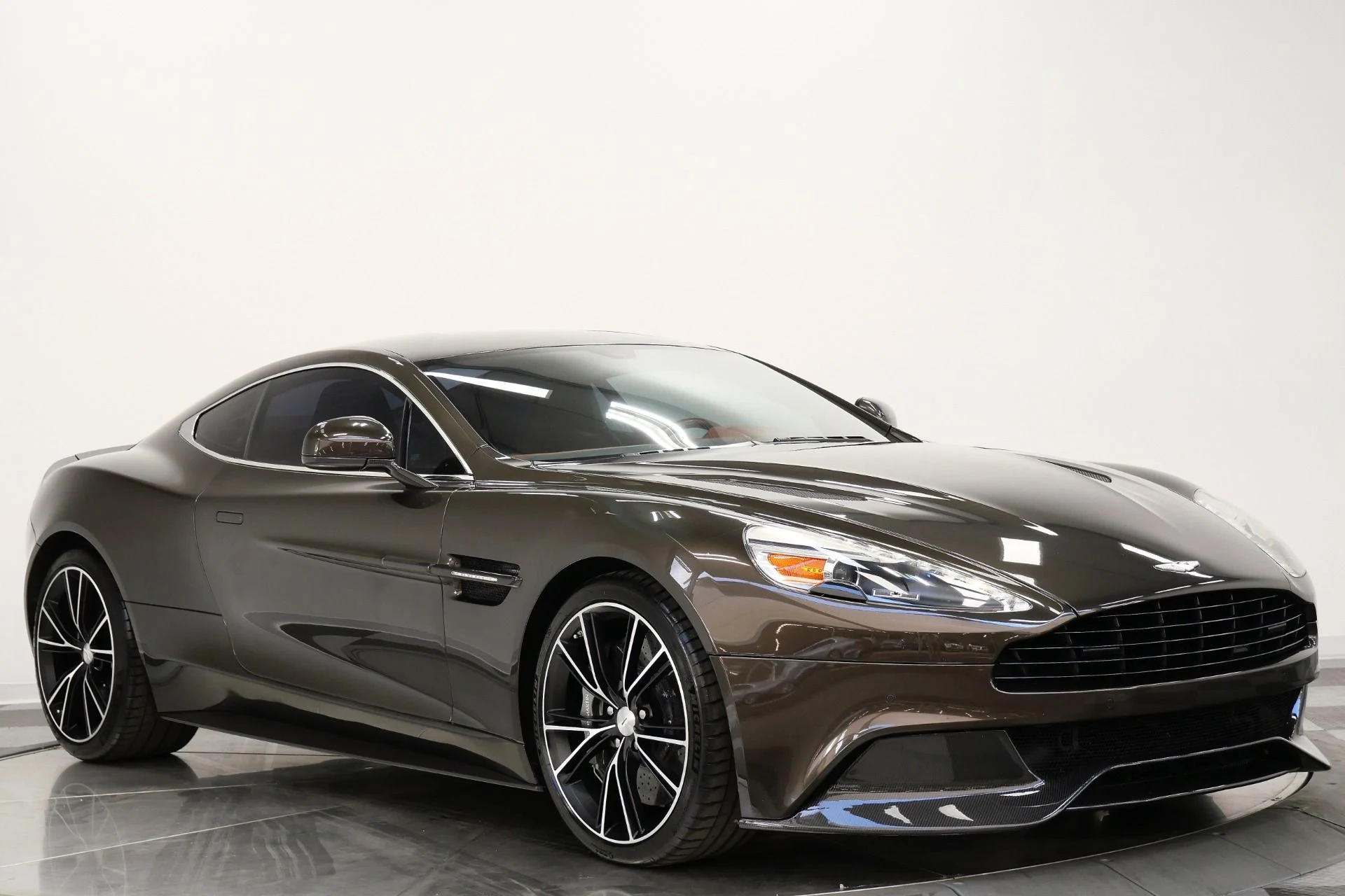 mph002_219019336_Used_2014_Aston_Martin_Vanquish_Hourglass_Quilting_Beautiful_Color_V12_Power_1770409354_38ca74df67