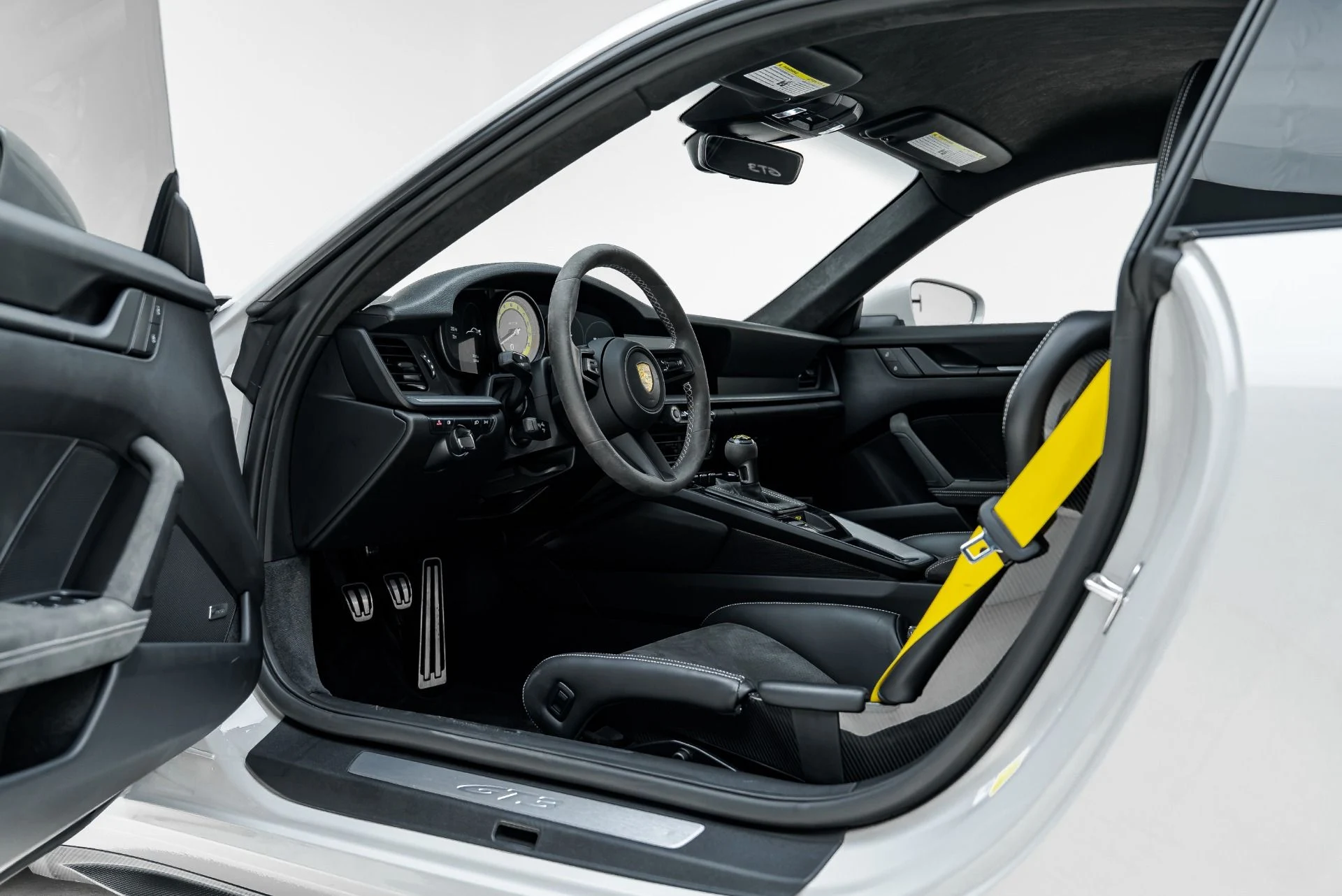 mph002_2195340928_Used_2022_Porsche_911_GT_3_1790720786_03d42d9043
