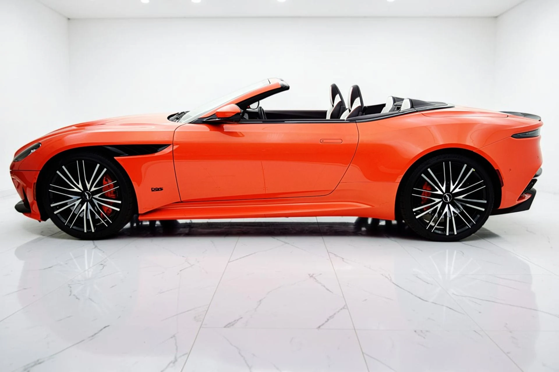 mph002_2197526598_Used_2023_Aston_Martin_DBS_Volante_35cc83f43c