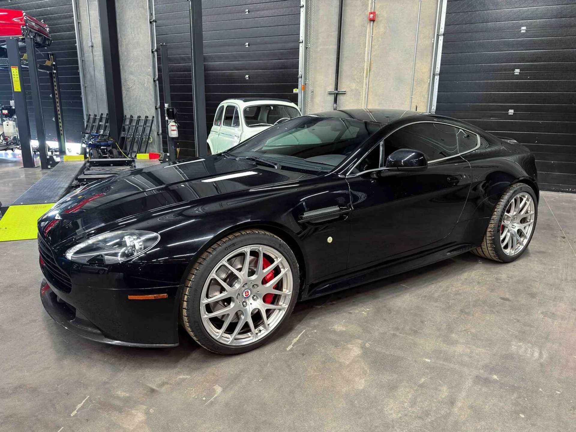 mph002_220123453_aston_martin_v8_vantage_2012_026d3c0359