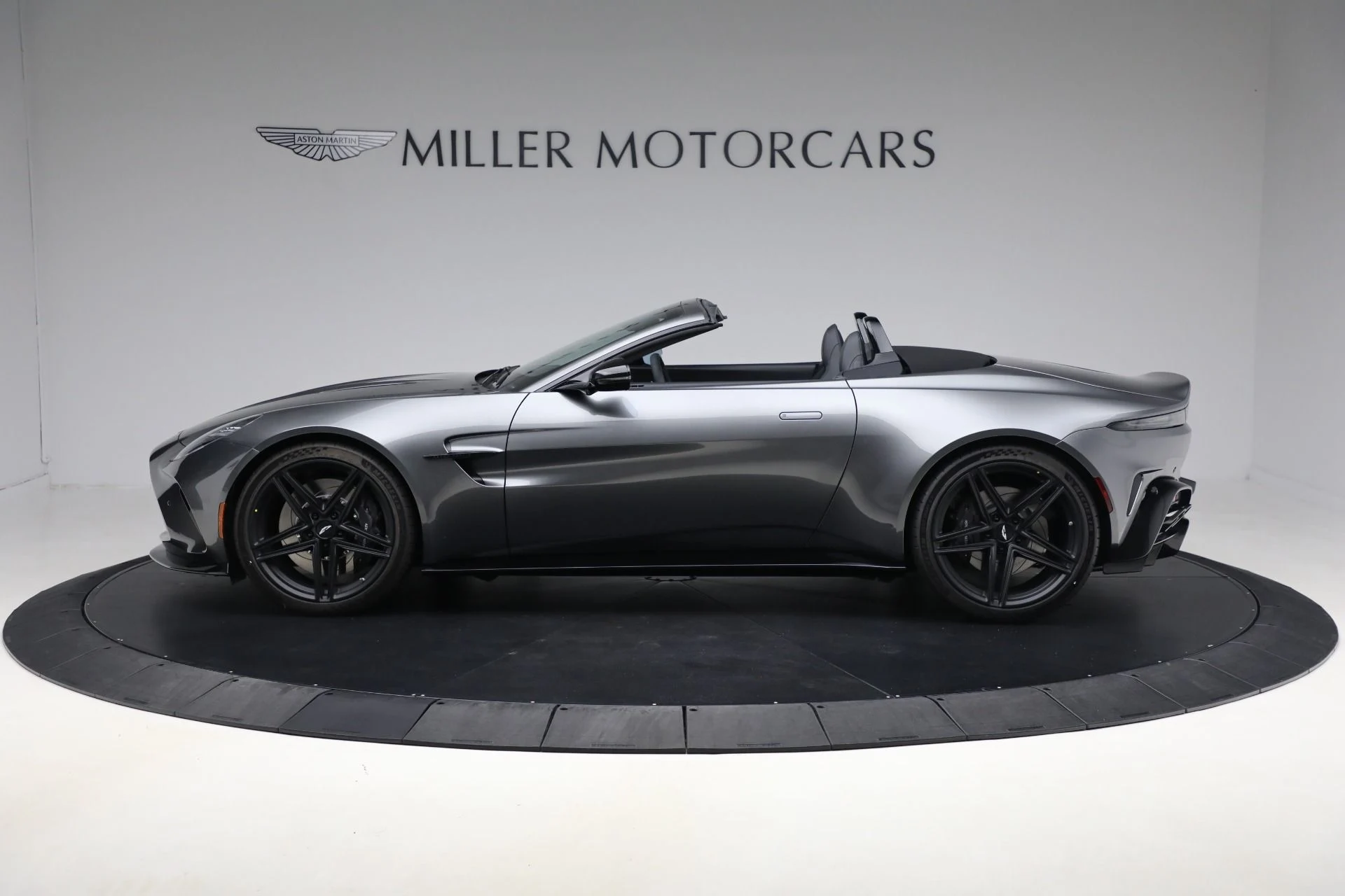 mph002_2218773199_New_2026_Aston_Martin_Vantage_Roadster_a8015484b2