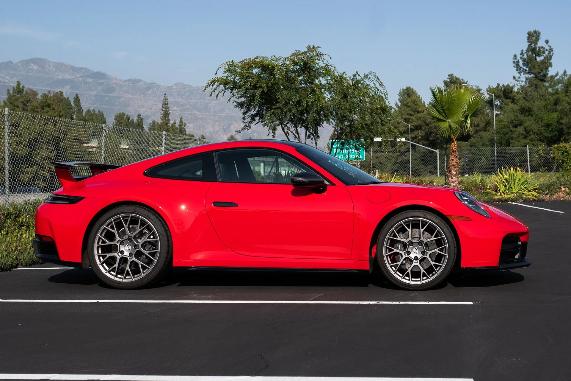 mph002_2219468153_Used_2025_Porsche_911_Carrera_1777913739_0209429e0d