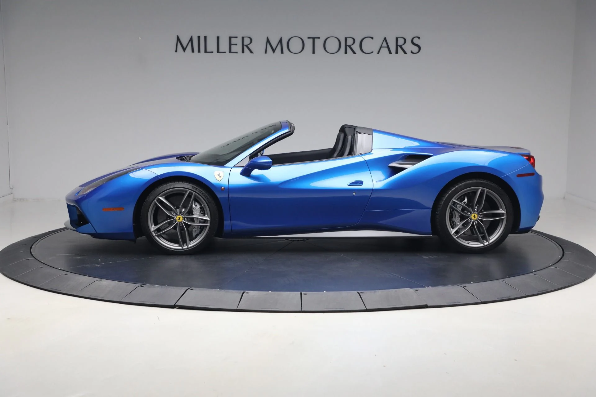 mph002_2231286848_Used_2017_Ferrari_488_Spider_1779887206_5b01127b7c