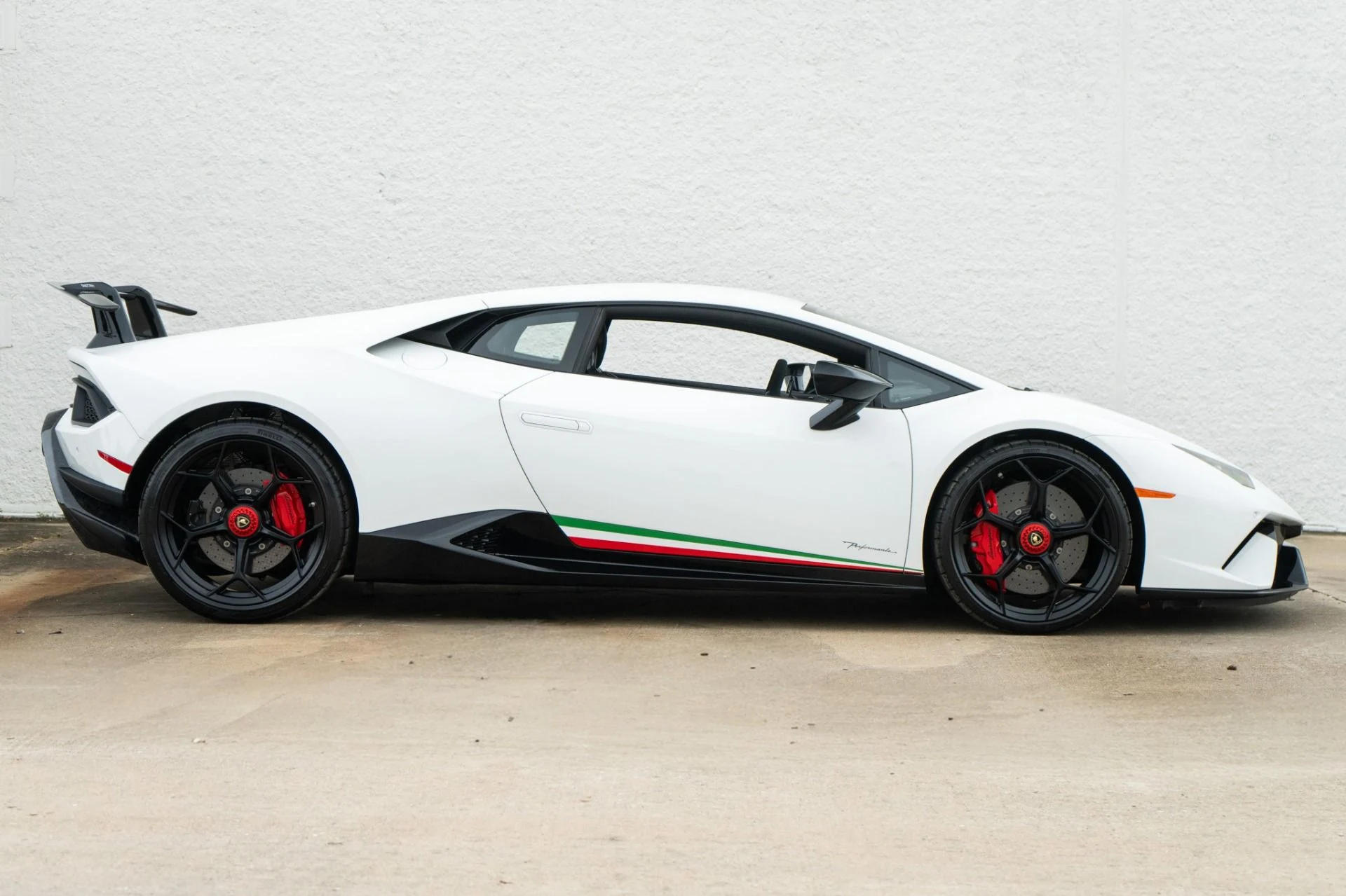 mph002_2234701669_Used_2018_Lamborghini_Huracan_LP_640_4_Performante_1784069470_3a5ed8dcba