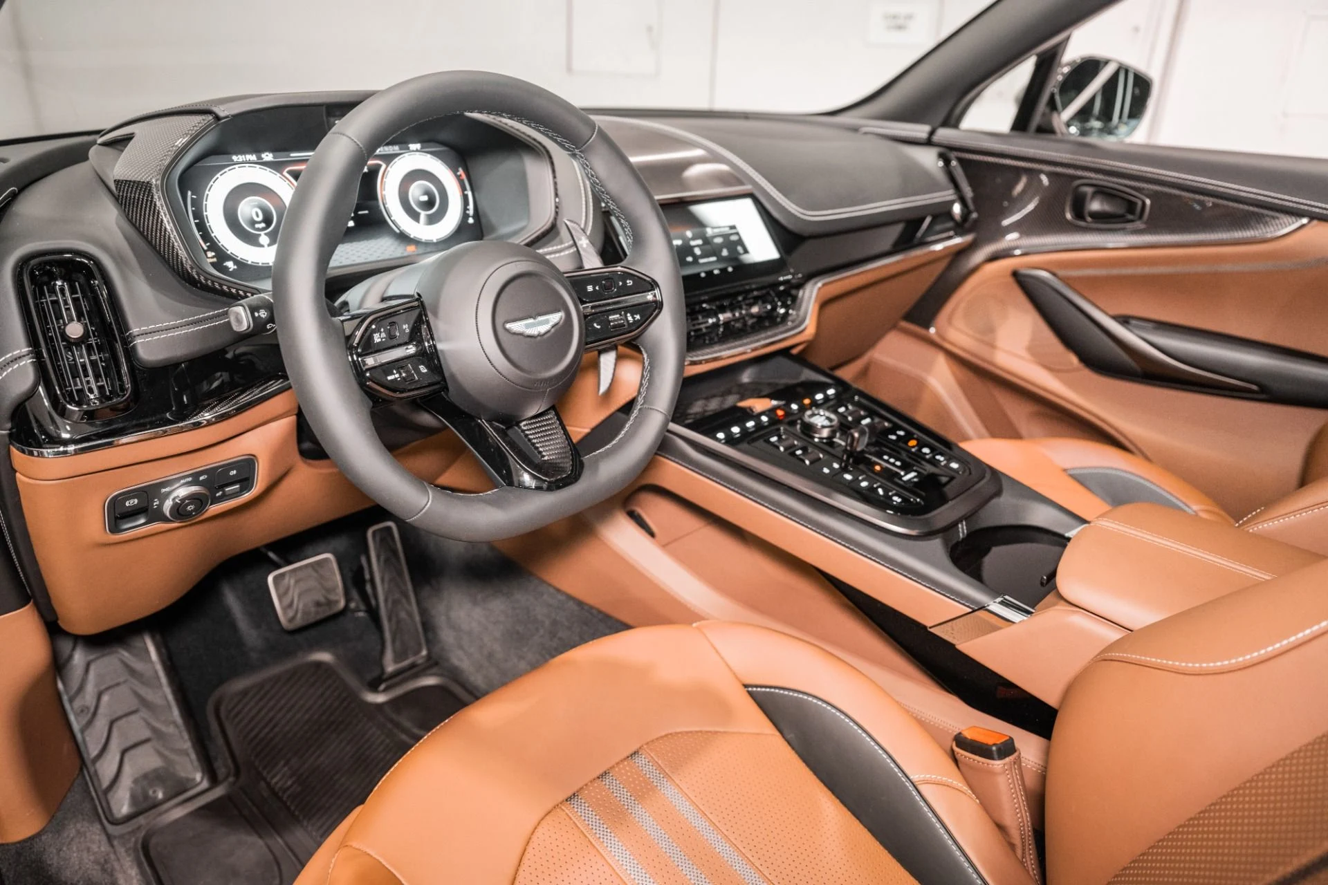 mph002_2235089895_New_2026_Aston_Martin_DBX_707_1780937763_0a1c885b0e