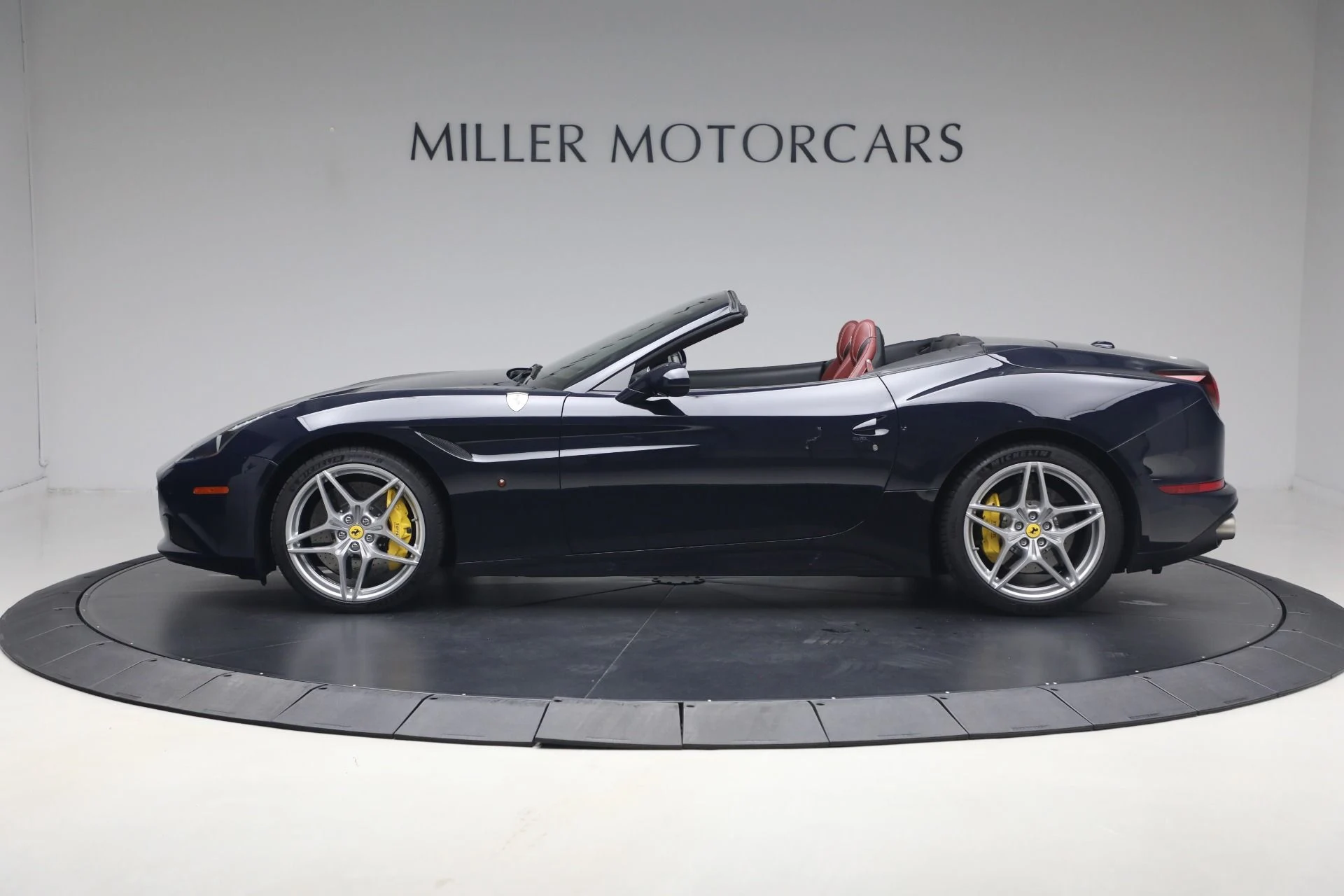 mph002_2254116318_Used_2016_Ferrari_California_T_1779312555_4752110336