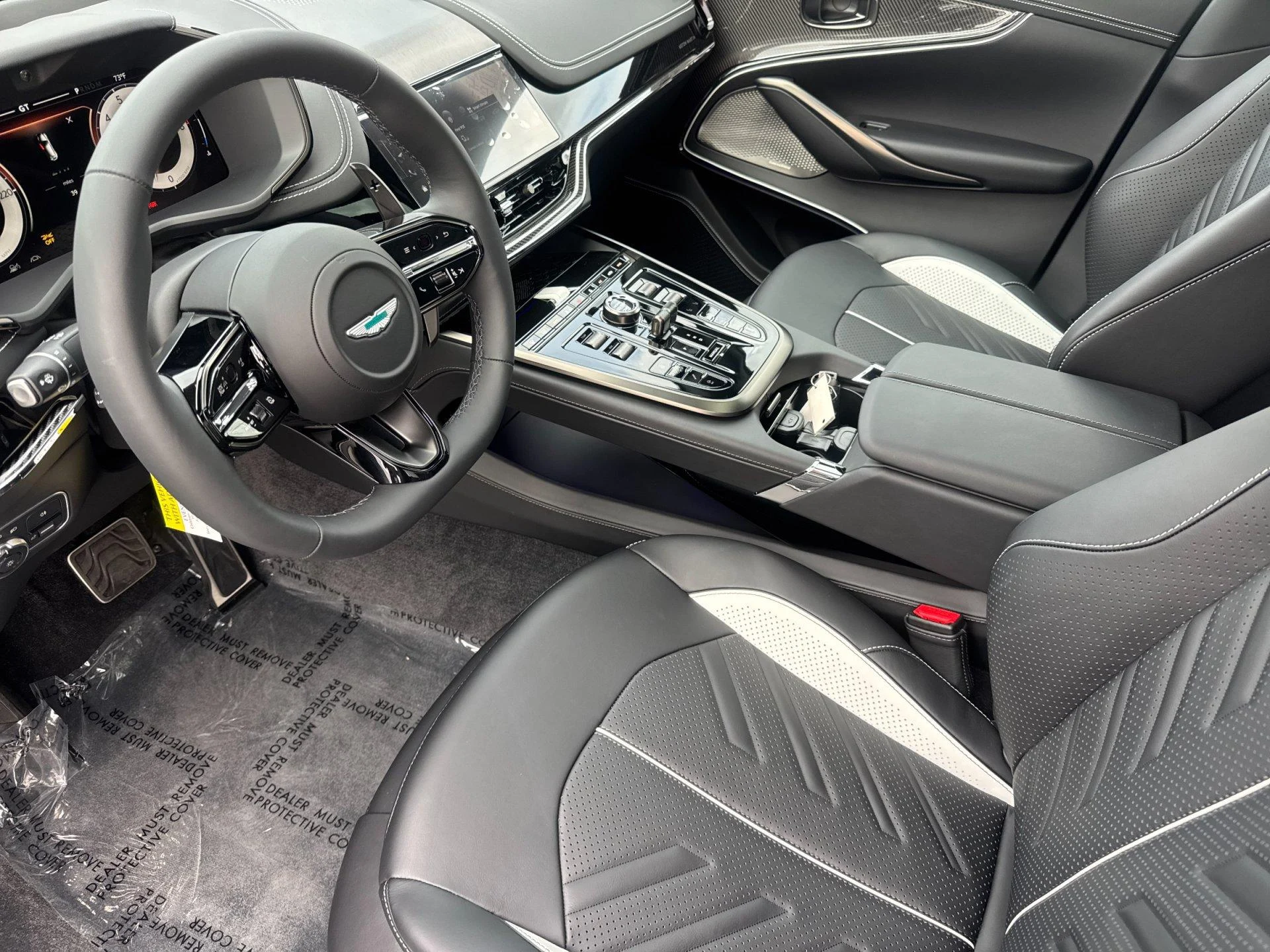 mph002_2263261046_New_2026_Aston_Martin_DBX_S_1793357261_fb574f5a4f