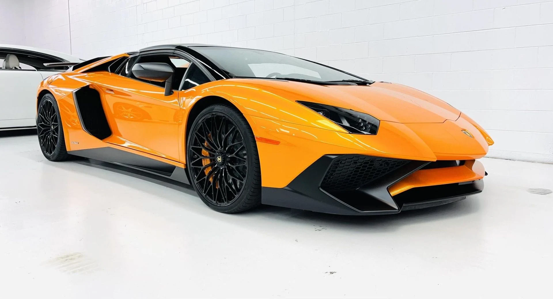 mph002_2268015565_Used_2017_Lamborghini_Aventador_LP_750_4_SV_1760729358_81fd6c61f8