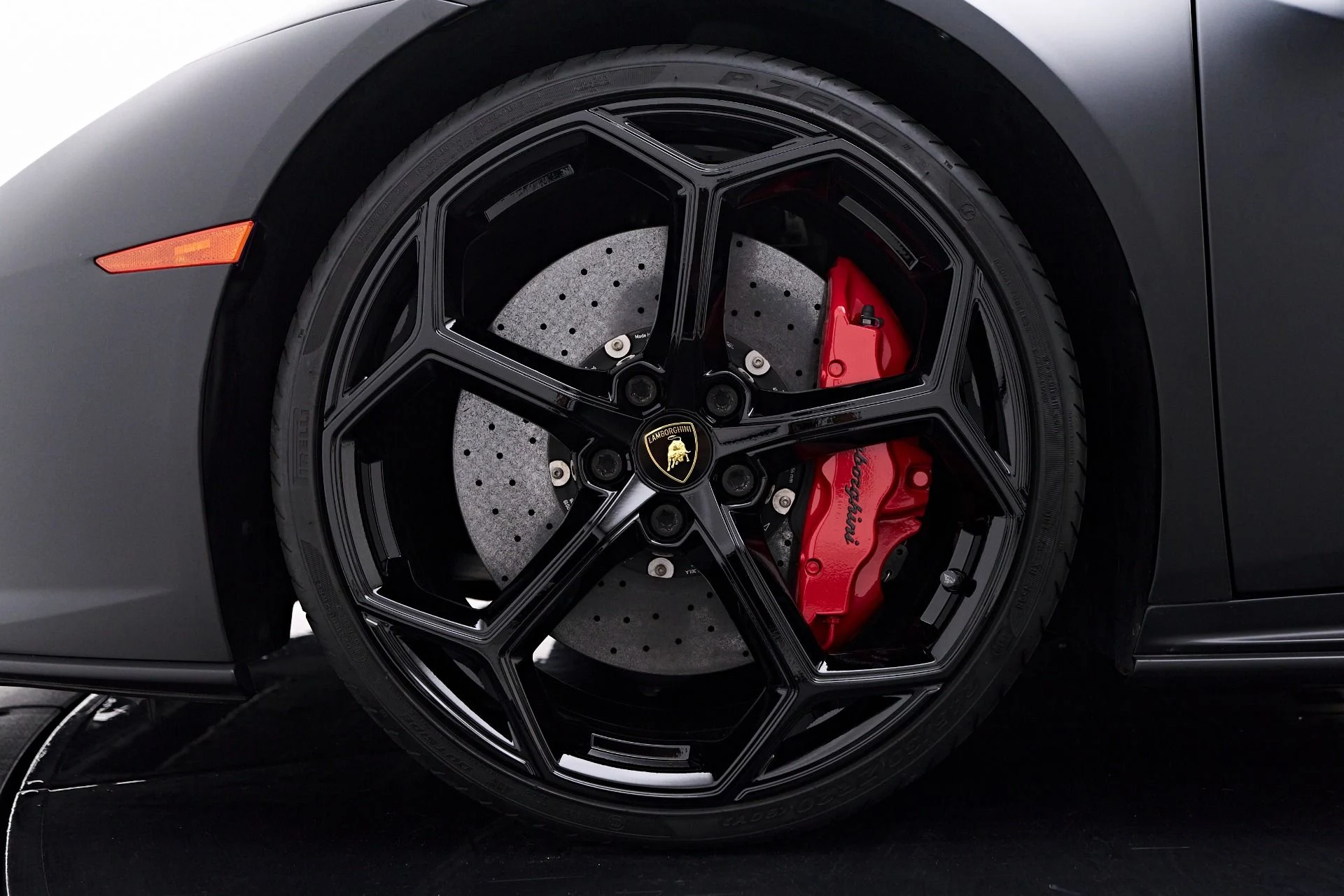 mph002_2268396640_Used_2020_Lamborghini_Huracan_EVO_Base_1755655851_52dd112331