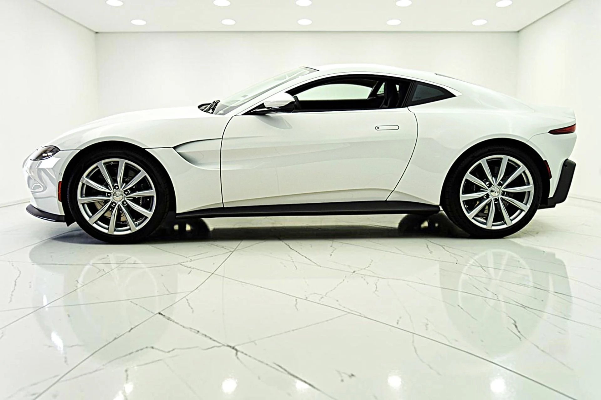 mph002_2273910890_Used_2023_Aston_Martin_Vantage_Coupe_75366ac3c8