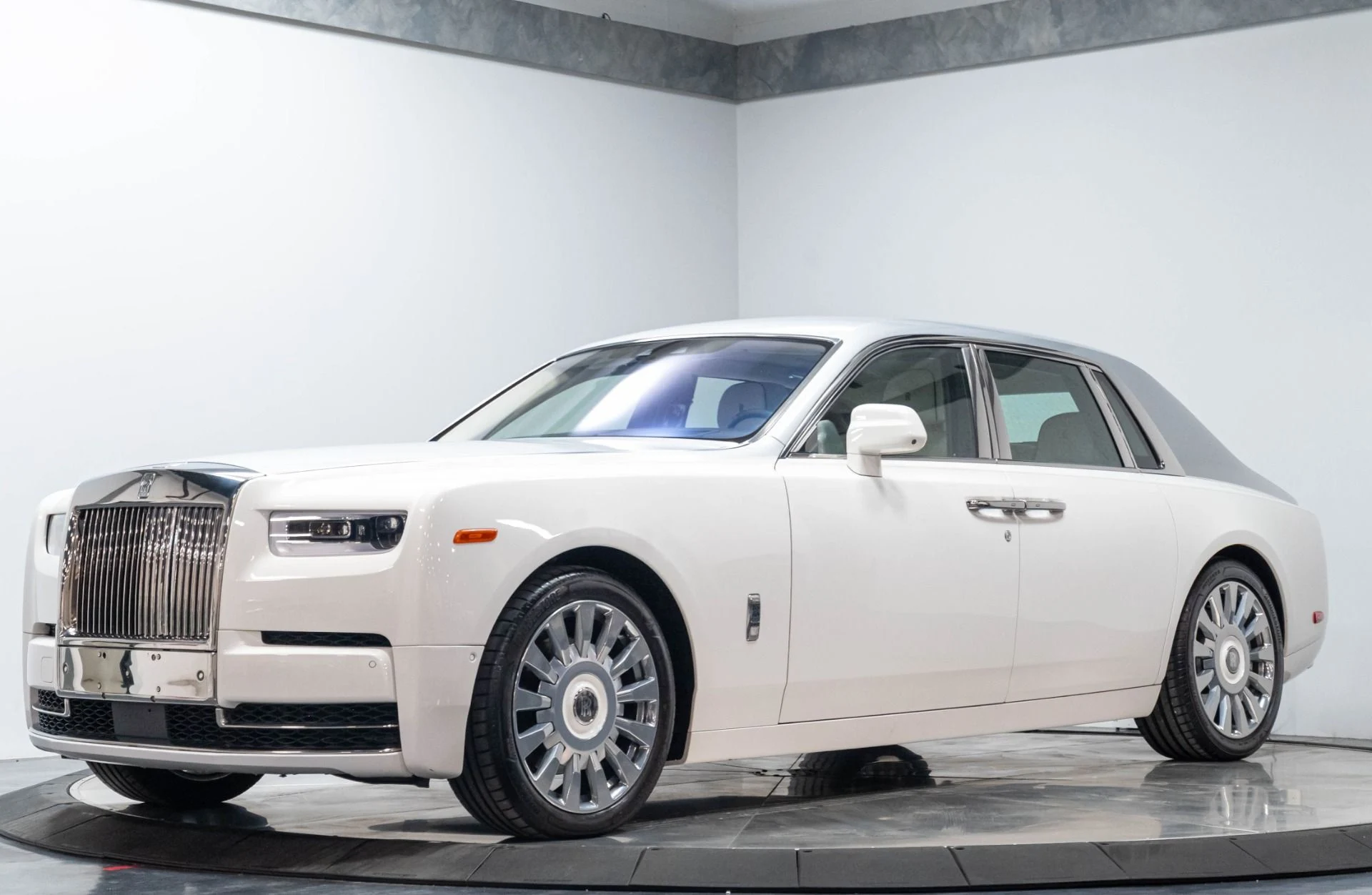 mph002_2276951302_Used_2019_Rolls_Royce_Phantom_1784063516_81e2bd3e3e