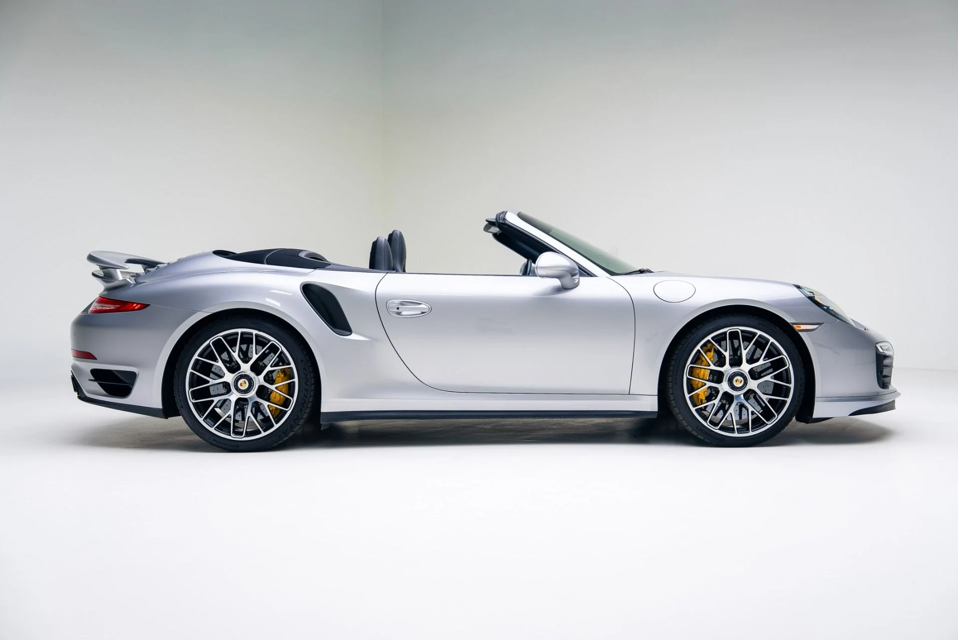 mph002_2293154705_Used_2016_Porsche_911_Turbo_S_1764978291_9b067a5cbd