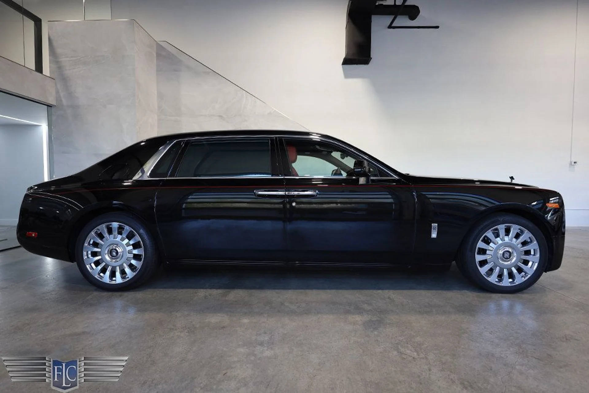 mph002_2297790946_used_2023_rolls_royce_phantom_extendedwheelbasesedan_9689_22919608_3_1024_8ca7e28418
